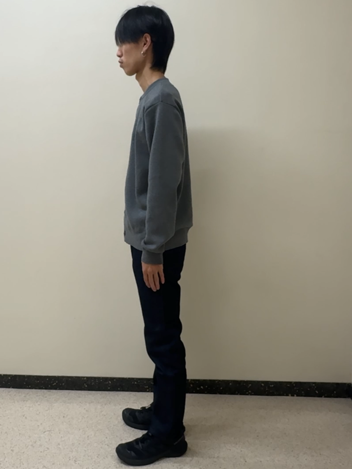 平畑慶さんの「TAKEO KIKUCHI｜【BOWLER HAT LABEL】日本製クルーネックカーディガン」を使ったコーディネート
