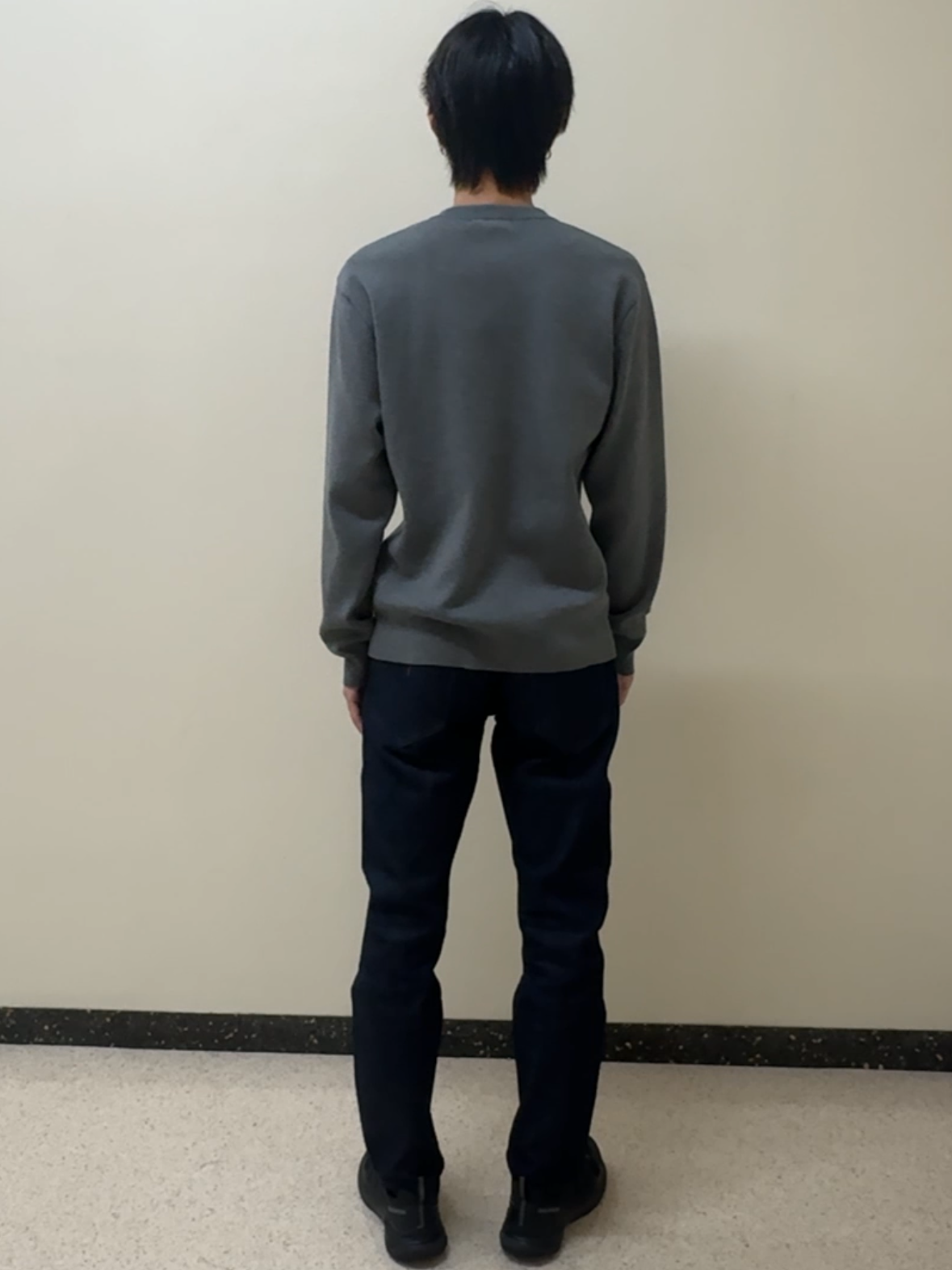 平畑慶さんの「TAKEO KIKUCHI｜【BOWLER HAT LABEL】日本製クルーネックカーディガン」を使ったコーディネート