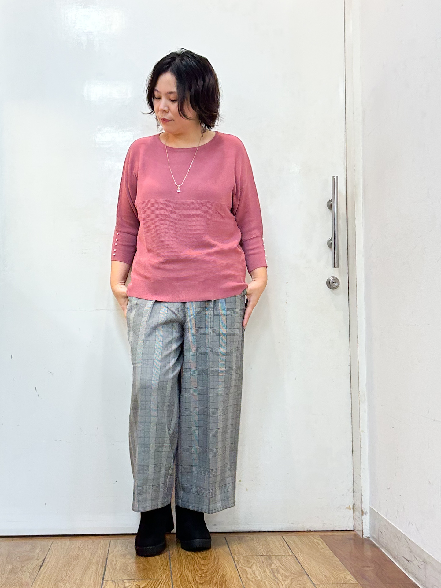 haruさんの「SHOO･LA･RUE｜【毛玉になりにくい】パール調ボタンが女性らしさをプラス ガーター切替 7分袖ドルマンニット」を使ったコーディネート