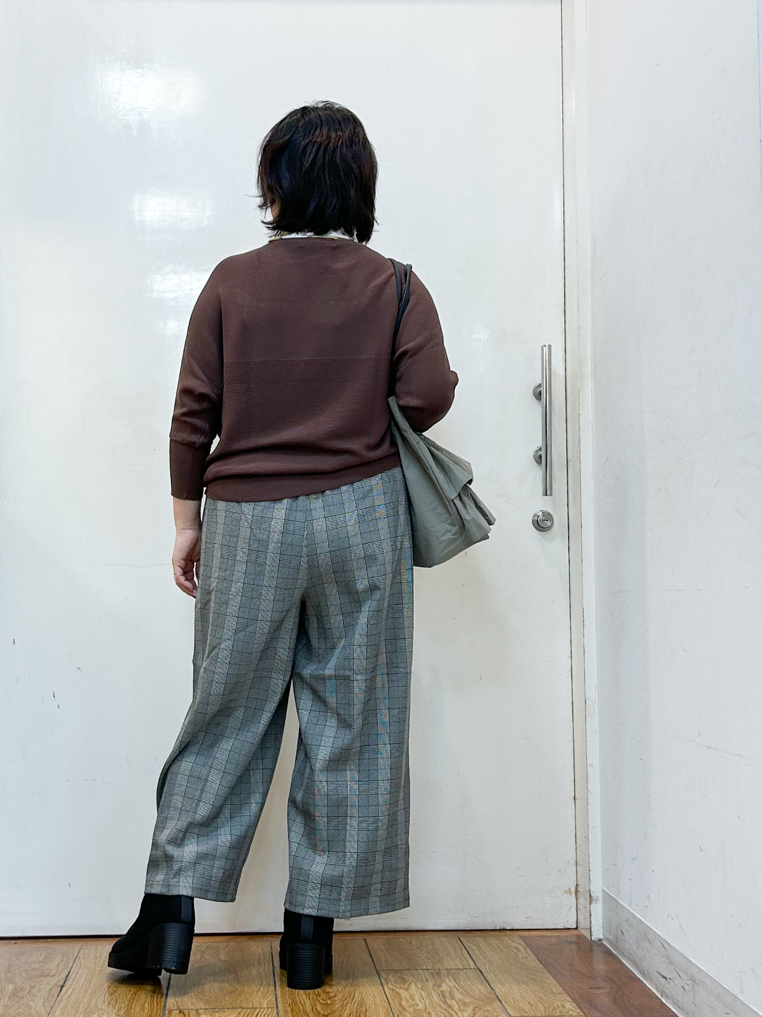 haruさんの「SHOO･LA･RUE｜【毛玉になりにくい】パール調ボタンが女性らしさをプラス ガーター切替 7分袖ドルマンニット」を使ったコーディネート