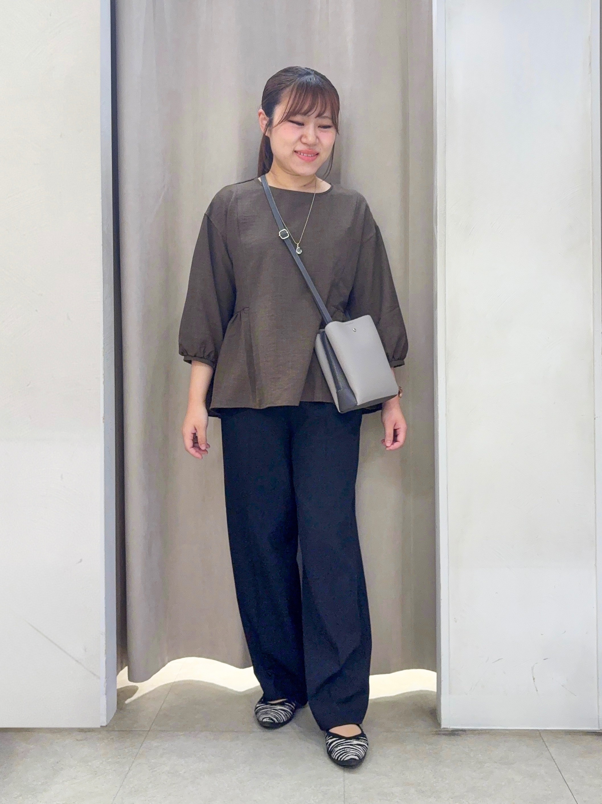 SO(R)Aさんの「SHOO･LA･RUE｜【通気性〇/セットアップ可/洗濯機可】メッシュドルマン ジップブルゾン」を使ったコーディネート