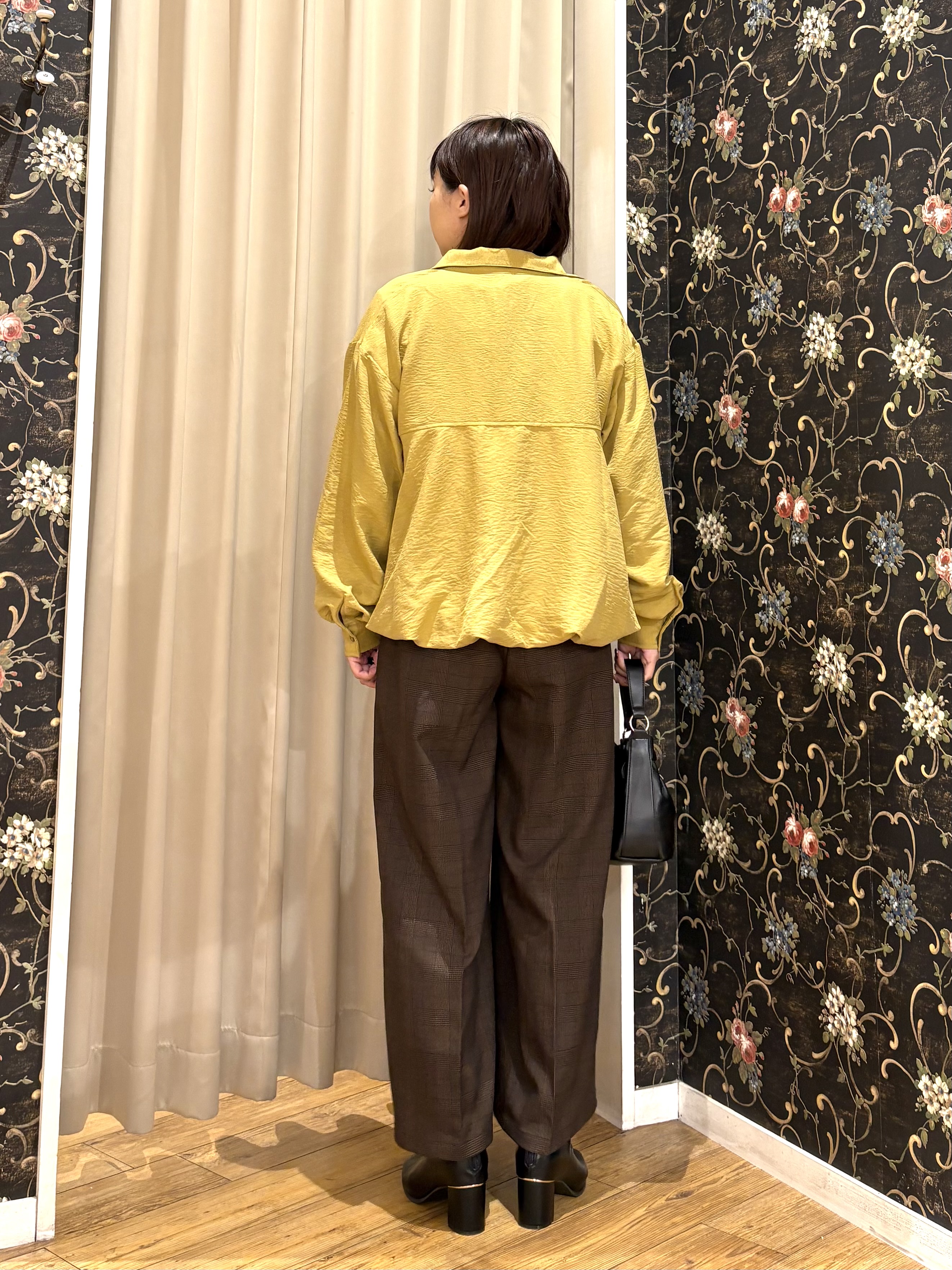 ネリさんの「SHOO･LA･RUE｜【S-LL/洗濯機可】インせず即こなれる 裾バルーンシャツ」を使ったコーディネート