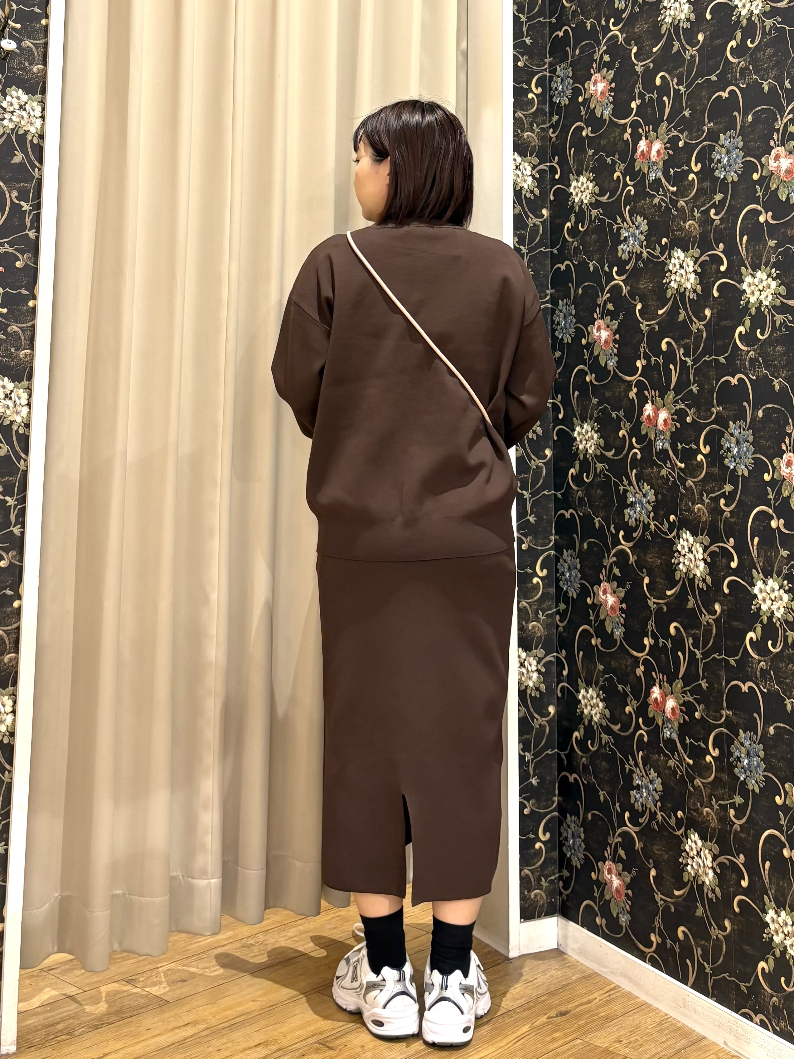 ネリさんの「SHOO･LA･RUE｜【セットアップ可/洗濯機可】軽やかに羽織れる スポンディッシュ ニットカーディガン」を使ったコーディネート