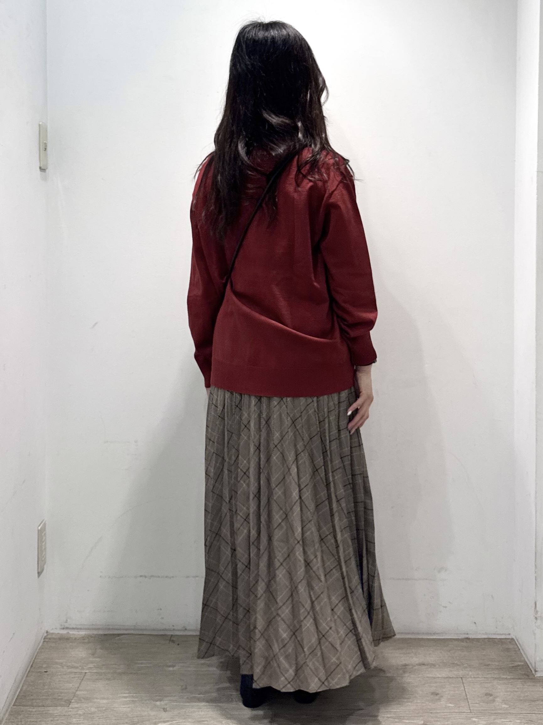 yuicciさんの「OPAQUE.CLIP｜レース付きVネックニット【洗濯機OK】」を使ったコーディネート