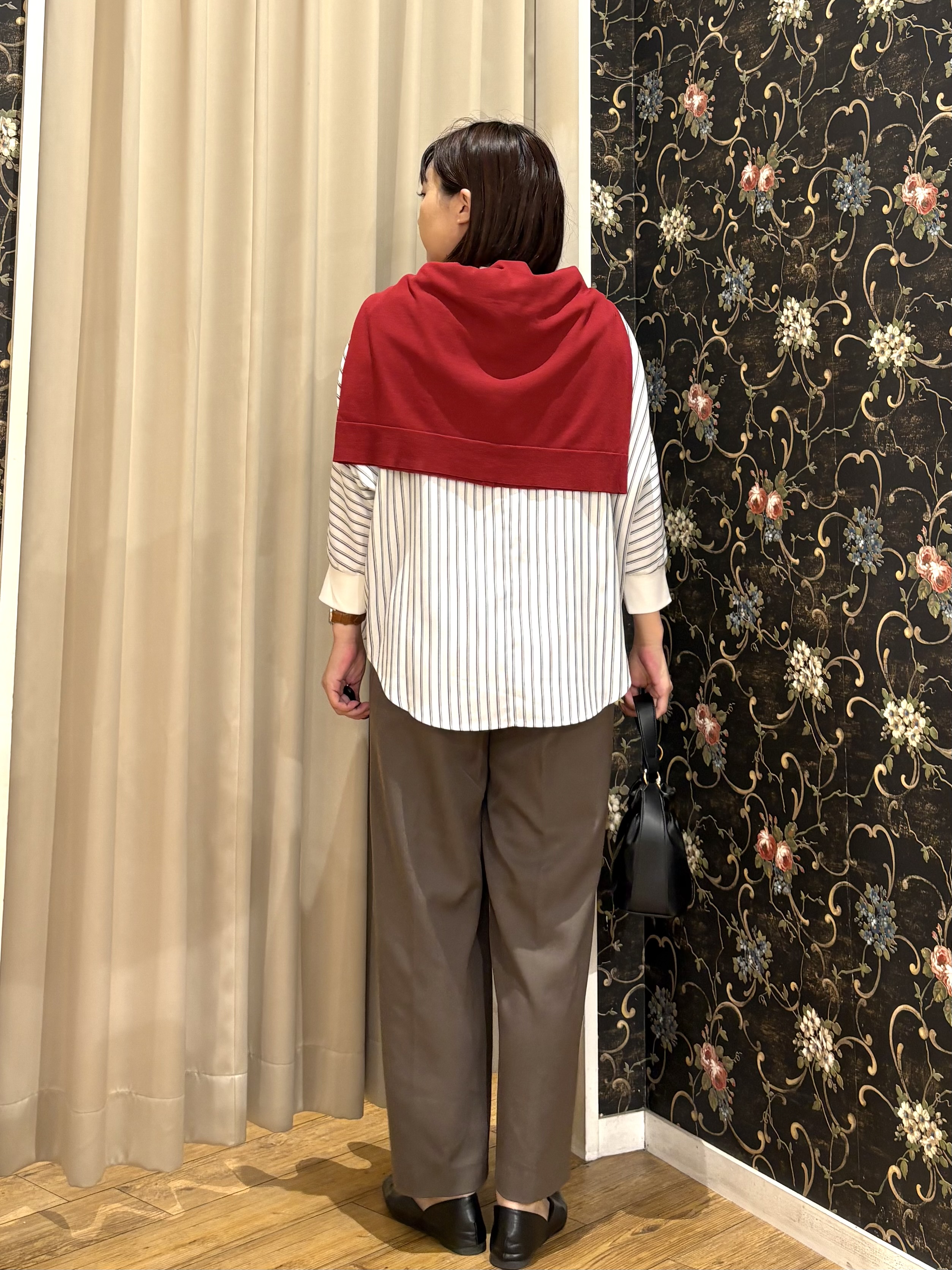 ネリさんの「SHOO･LA･RUE｜【洗濯機可/S-LL】金ボタンが上品に。さらさらタッチカーディガン」を使ったコーディネート