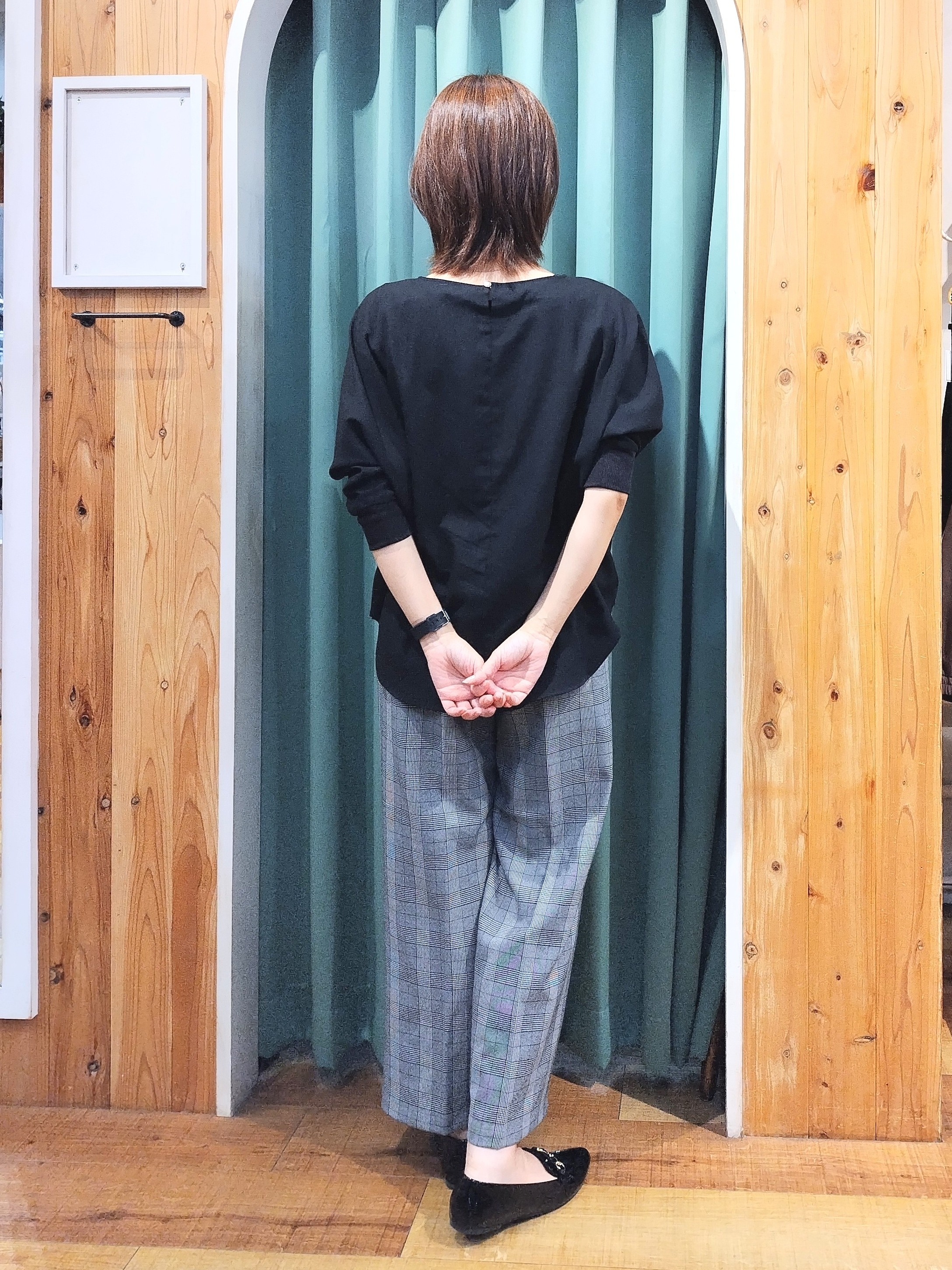 ショーコラさんの「SHOO･LA･RUE｜【着丈選べる/洗濯後しわになりにくい】インせず着られる ドルマンブラウス」を使ったコーディネート
