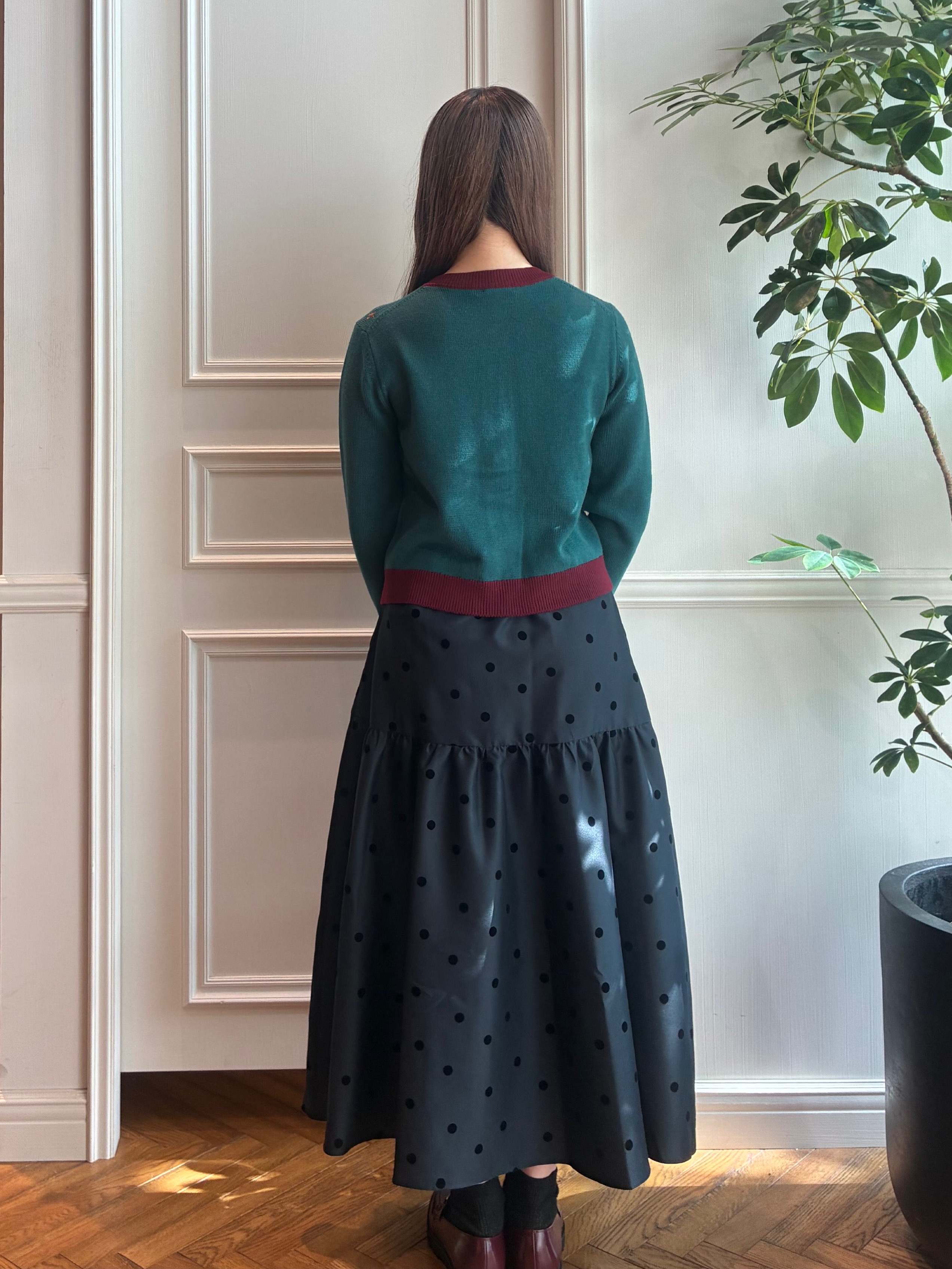 松下文迦さんの「DRESSTERIOR｜リリークレストカーディガン」を使ったコーディネート