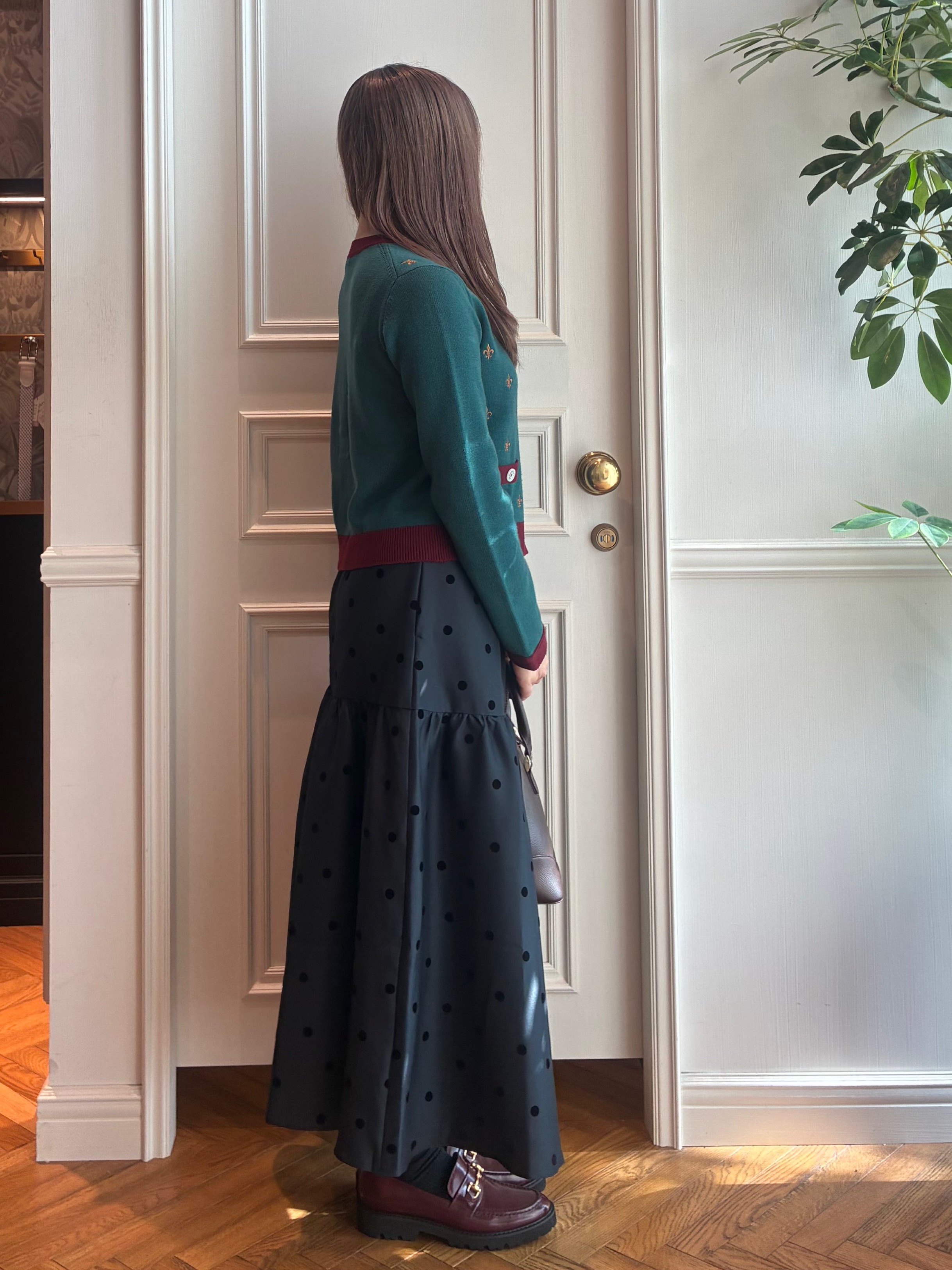 松下文迦さんの「DRESSTERIOR｜リリークレストカーディガン」を使ったコーディネート