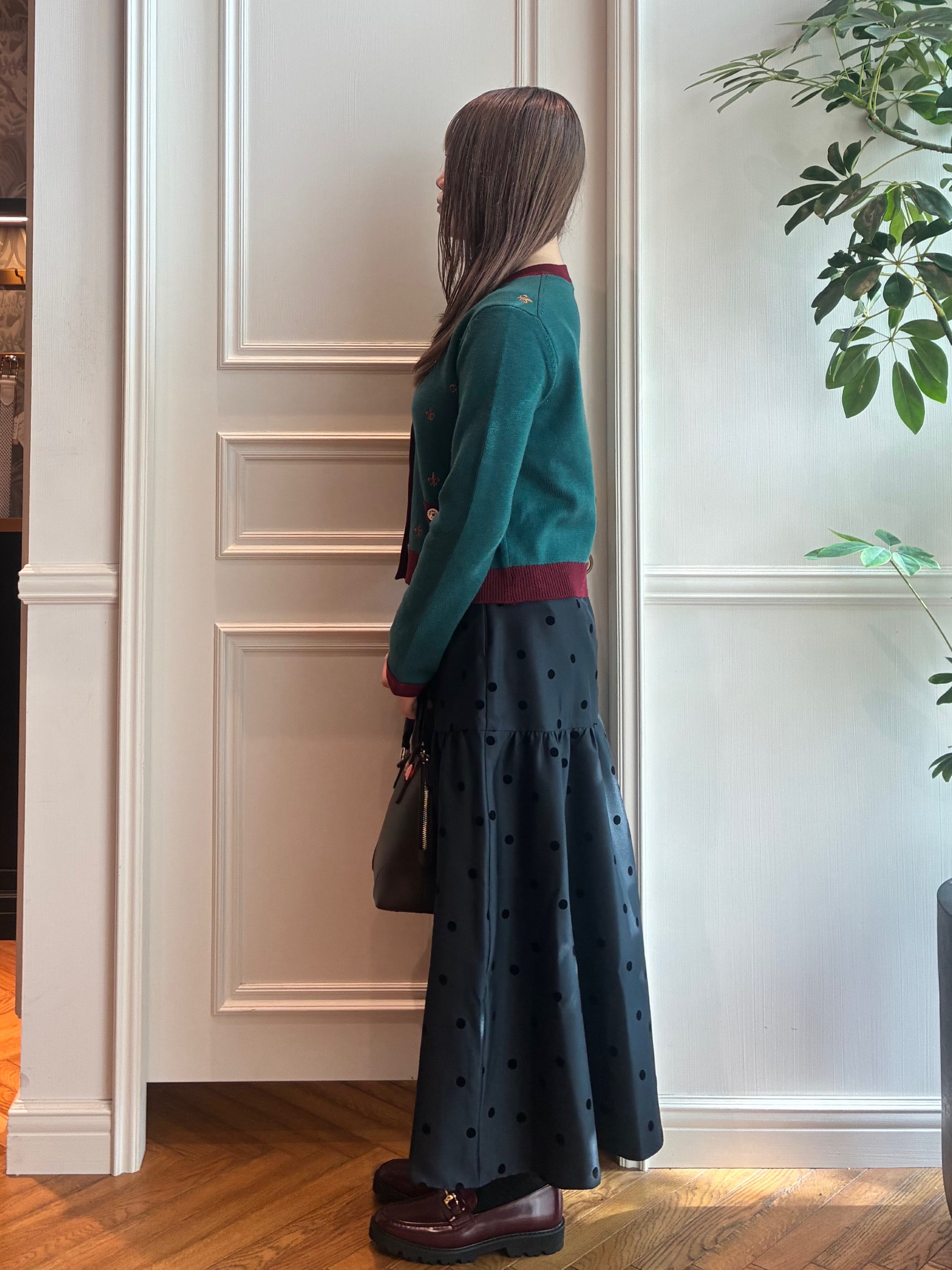 松下文迦さんの「DRESSTERIOR｜リリークレストカーディガン」を使ったコーディネート