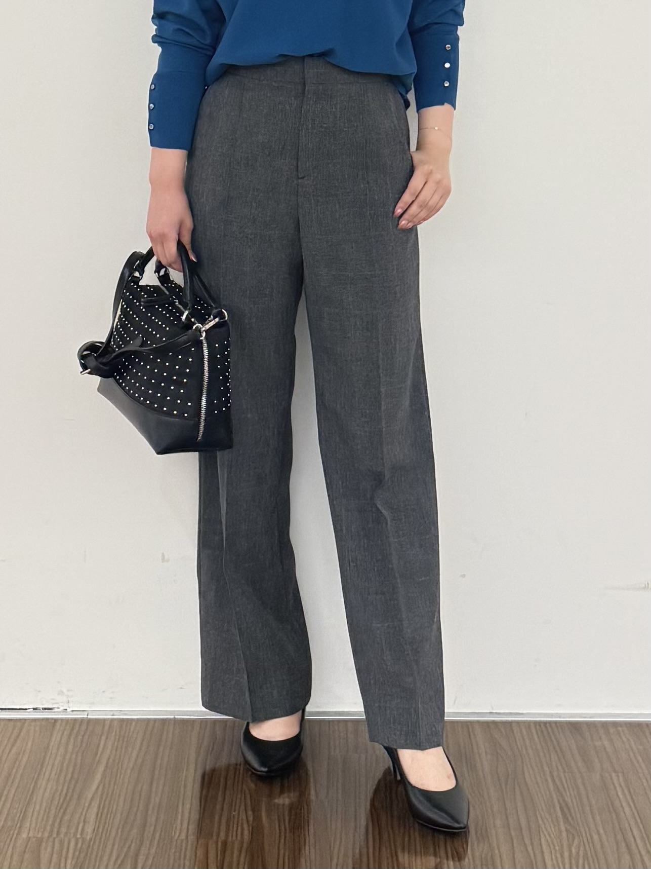 いくみさんの「INDIVI｜【選べる6色／ストレッチ◎】きれいめドルマンスリーブニット」を使ったコーディネート