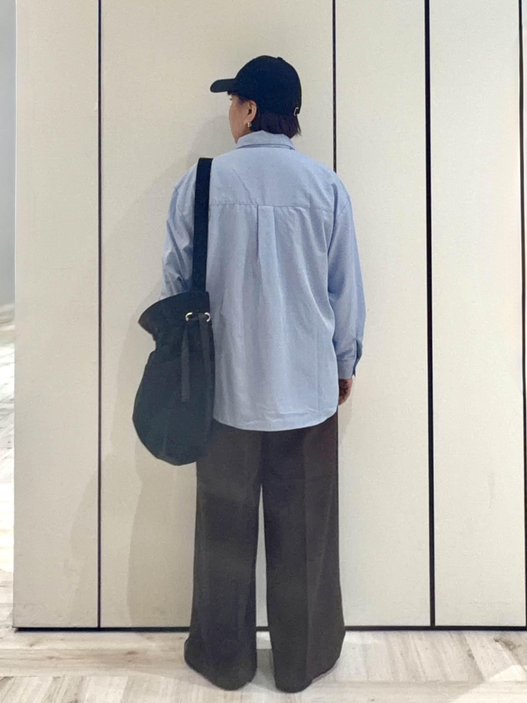 minさんの「SHOO･LA･RUE｜【洗濯後しわになりにくい/S-LL】気分で選ぶ 大人のデイリー使いに ベーシックシャツ」を使ったコーディネート