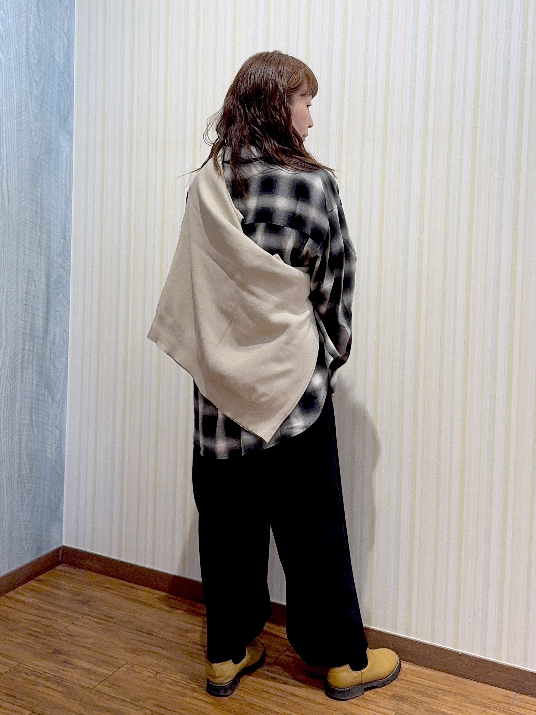 よっしーさんの「SHOO･LA･RUE｜【セットアップ可/洗濯機可】軽やかに羽織れる スポンディッシュ ニットカーディガン」を使ったコーディネート