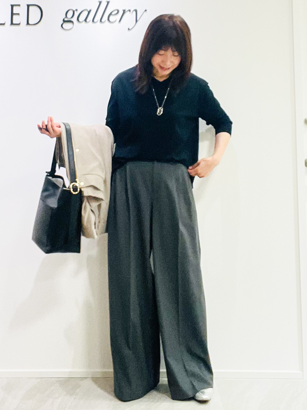 めいさんの「UNTITLED｜【顔周りすっきり/体型カバー】ドライタッチVネックニットプルオーバー」を使ったコーディネート