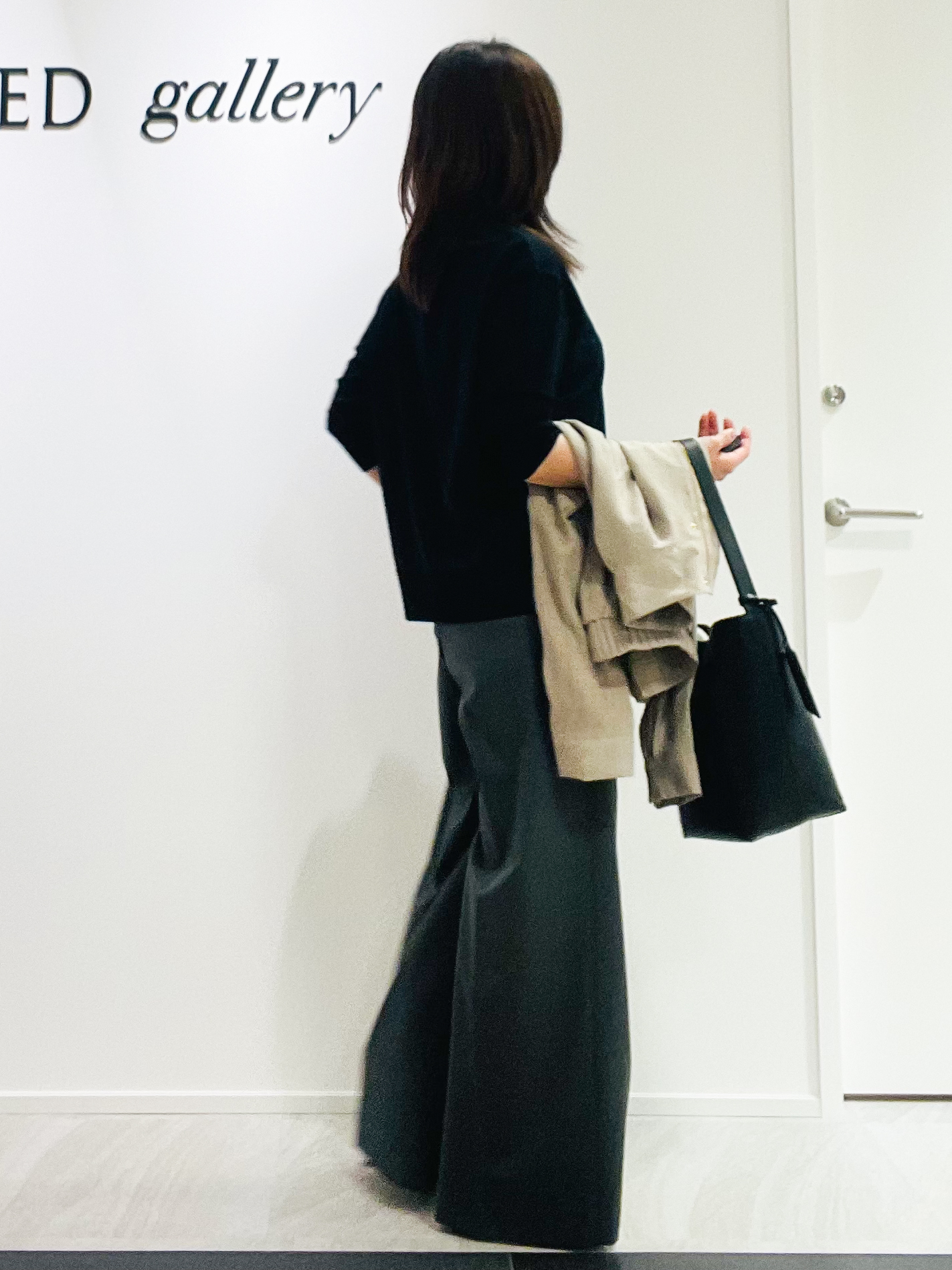 めいさんの「UNTITLED｜【顔周りすっきり/体型カバー】ドライタッチVネックニットプルオーバー」を使ったコーディネート