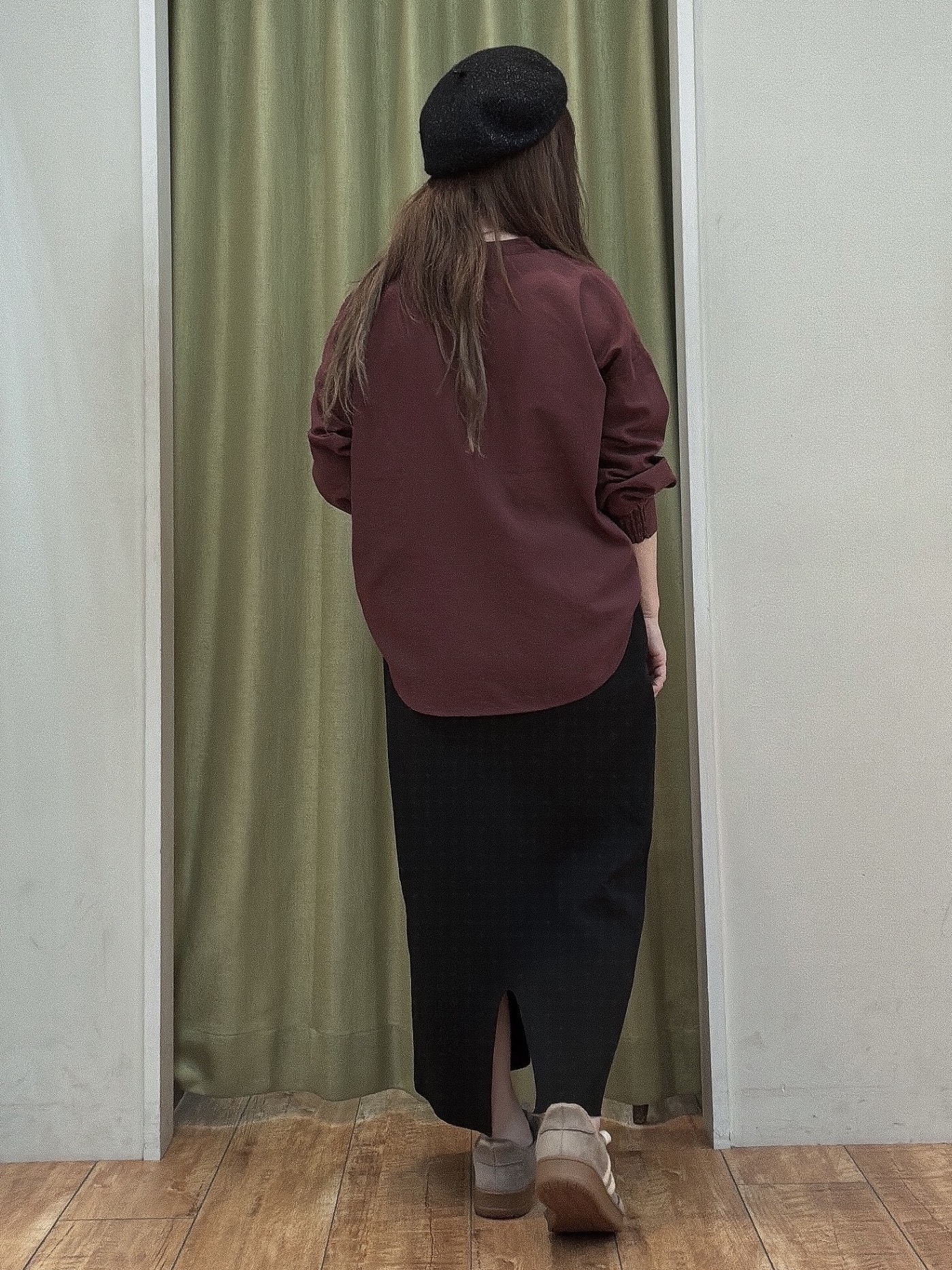 えみりんさんの「SHOO･LA･RUE｜【洗濯後しわになりにくい/S-LL】こなれ見え ゆるっと キーネック金ボタンポケットシャツ」を使ったコーディネート