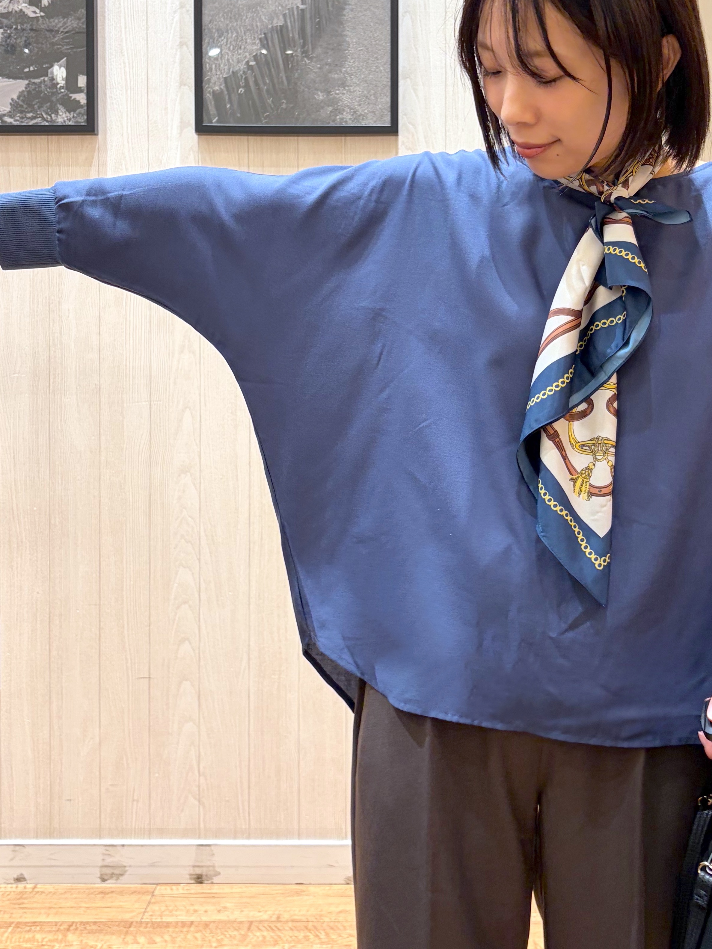 shirayuuuさんの「SHOO･LA･RUE｜【着丈選べる/洗濯後しわになりにくい】インせず着られる ドルマンブラウス」を使ったコーディネート