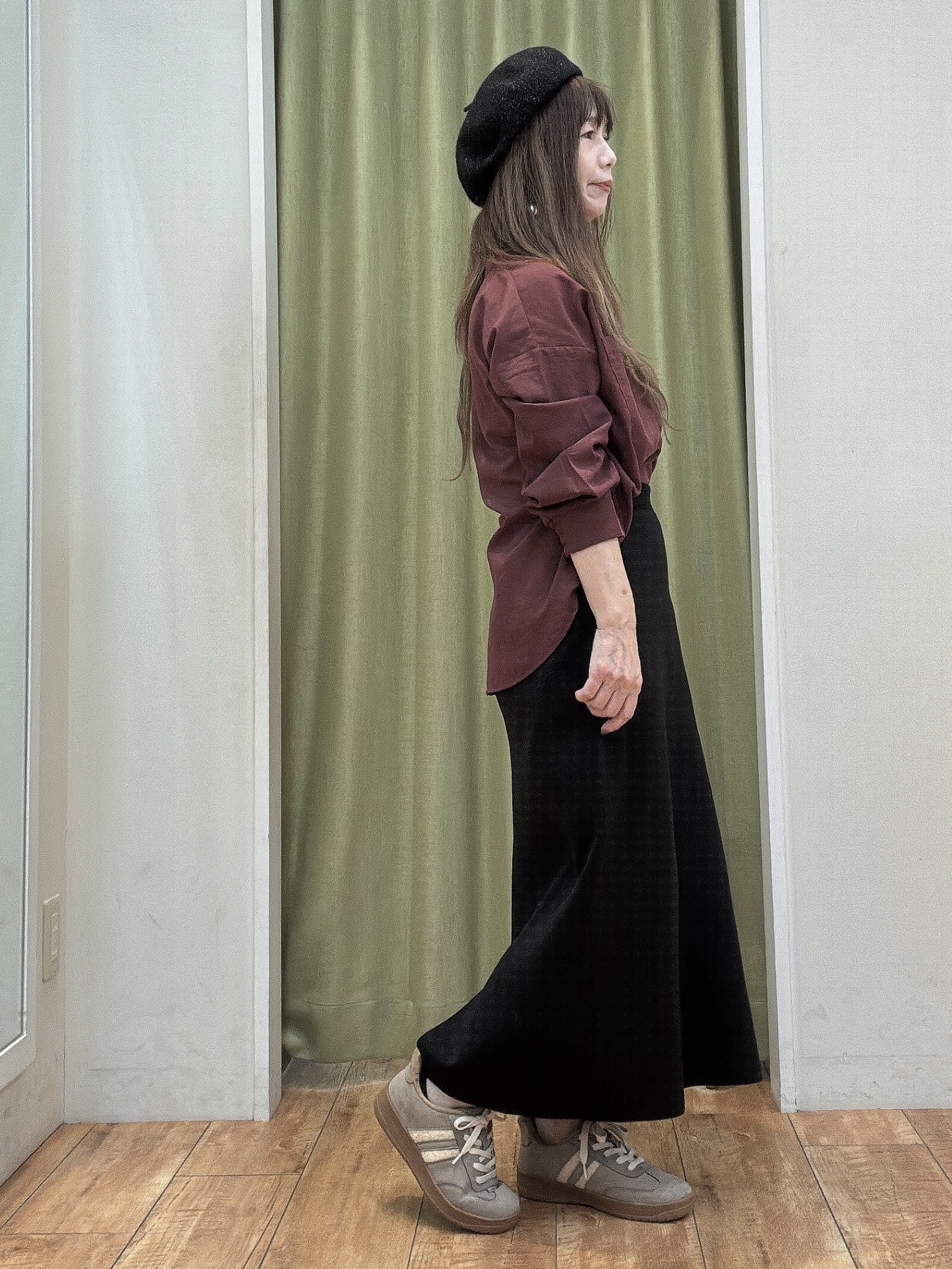 えみりんさんの「SHOO･LA･RUE｜【洗濯後しわになりにくい/S-LL】こなれ見え ゆるっと キーネック金ボタンポケットシャツ」を使ったコーディネート