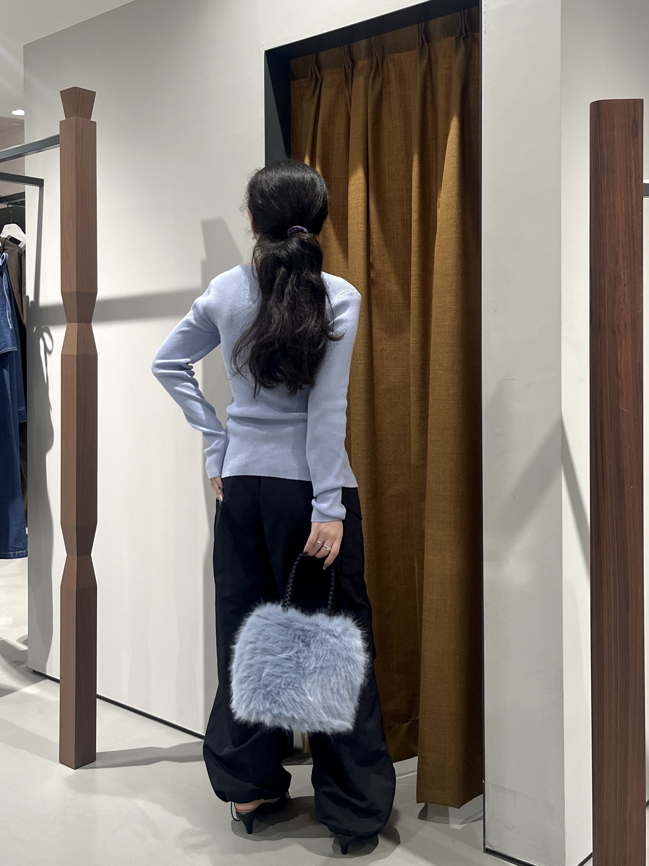 Uminoさんの「INDIVI｜ナイロンカーゴパンツ」を使ったコーディネート