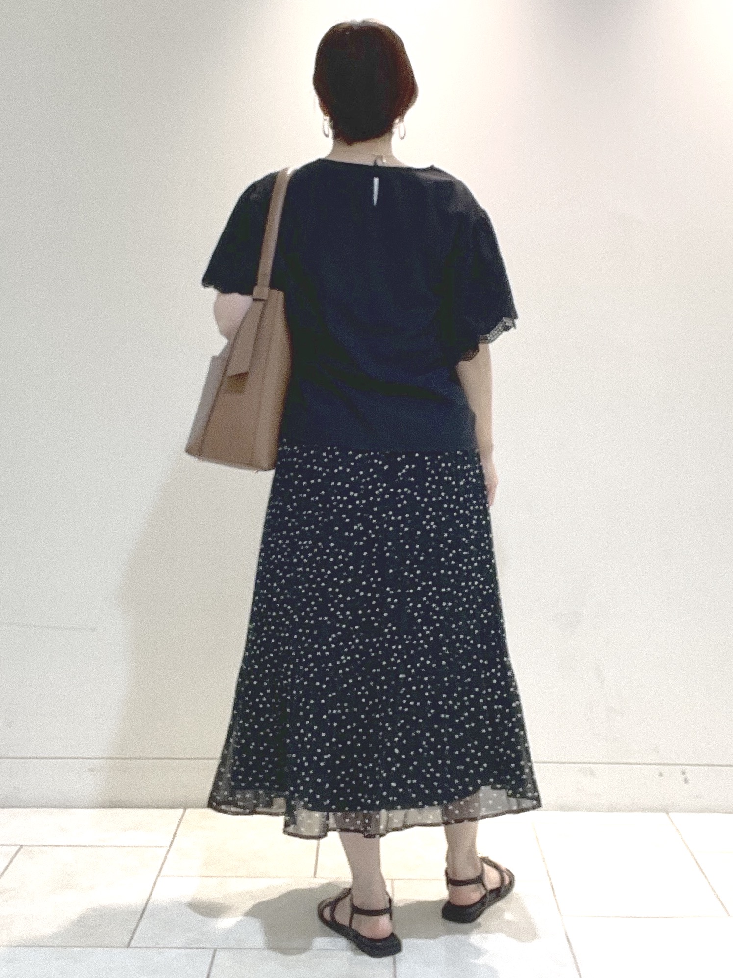 フミさんの「Reflect｜【通勤◎】スカラップレーススリーブ ブラウス」を使ったコーディネート