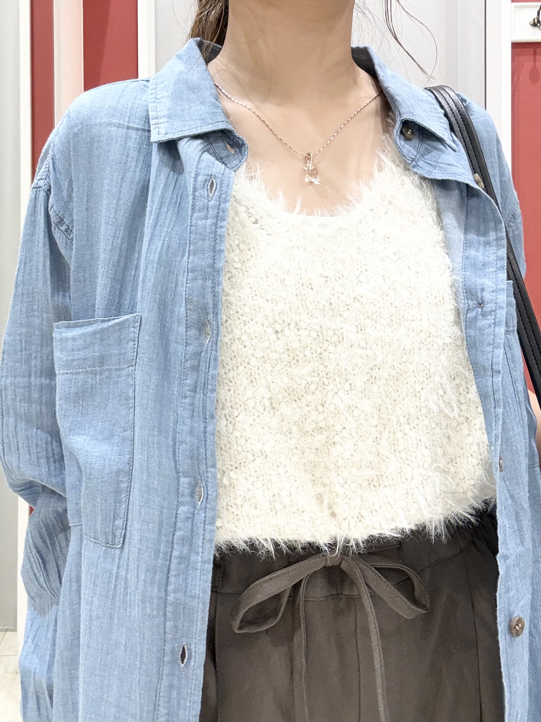 shioさんの「SHOO･LA･RUE｜【綿100%/UV/S-LL/体型カバー】ヒップが隠せる やわらかデニムシャツ」を使ったコーディネート