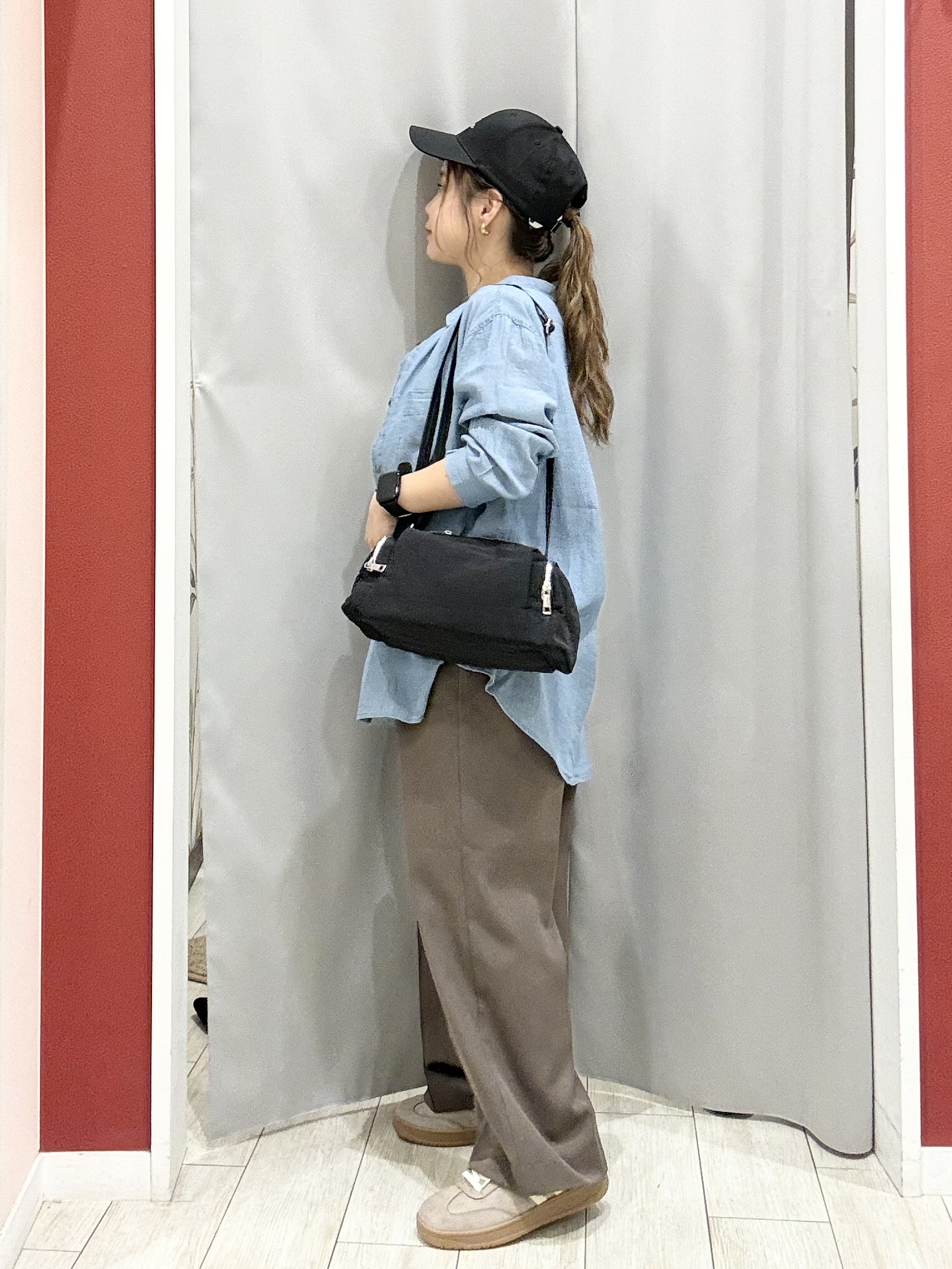 shioさんの「SHOO･LA･RUE｜【綿100%/UV/S-LL/体型カバー】ヒップが隠せる やわらかデニムシャツ」を使ったコーディネート
