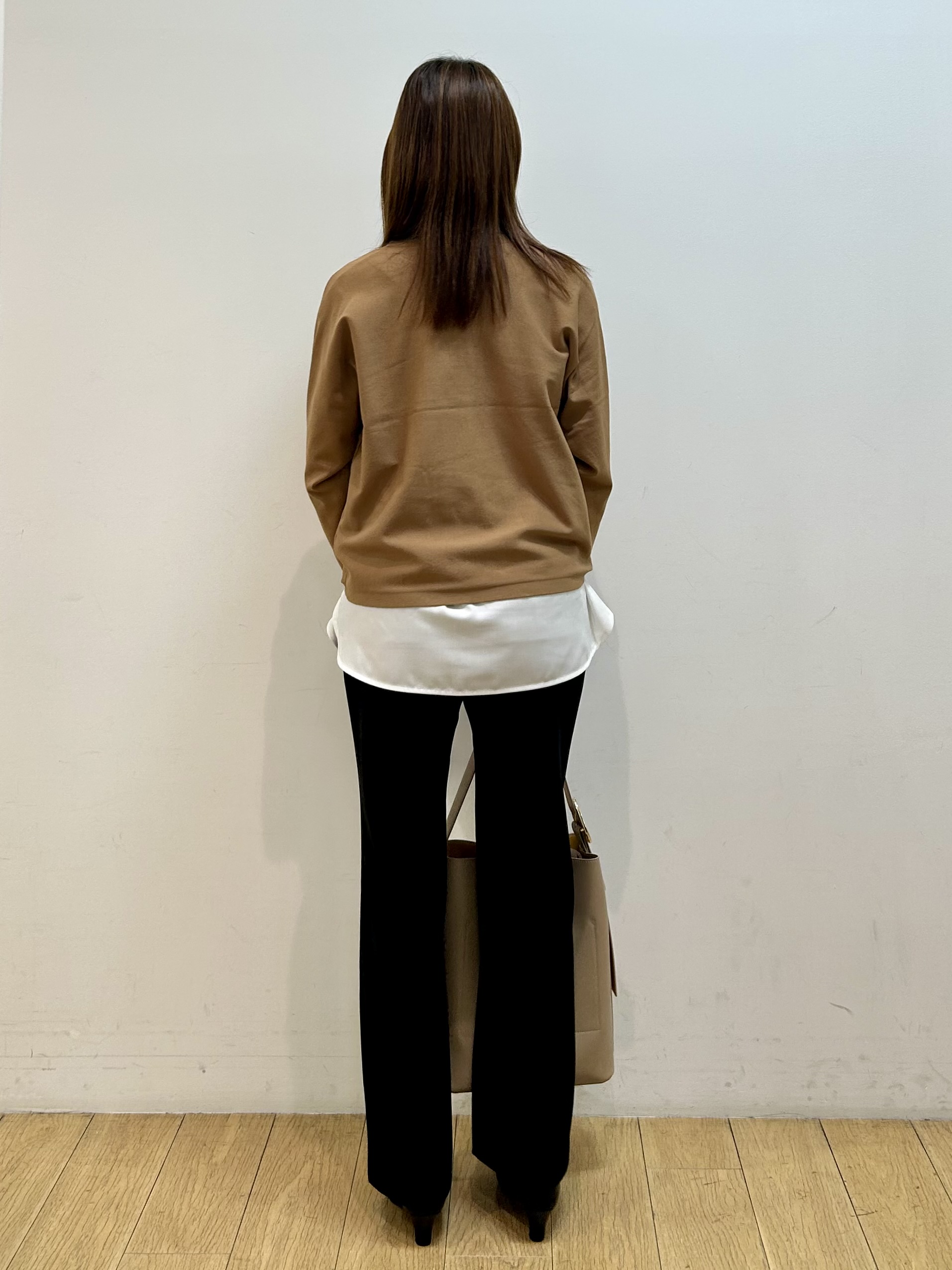 kozueさんの「INDIVI｜【選べる6色／ストレッチ◎】きれいめドルマンスリーブニット」を使ったコーディネート