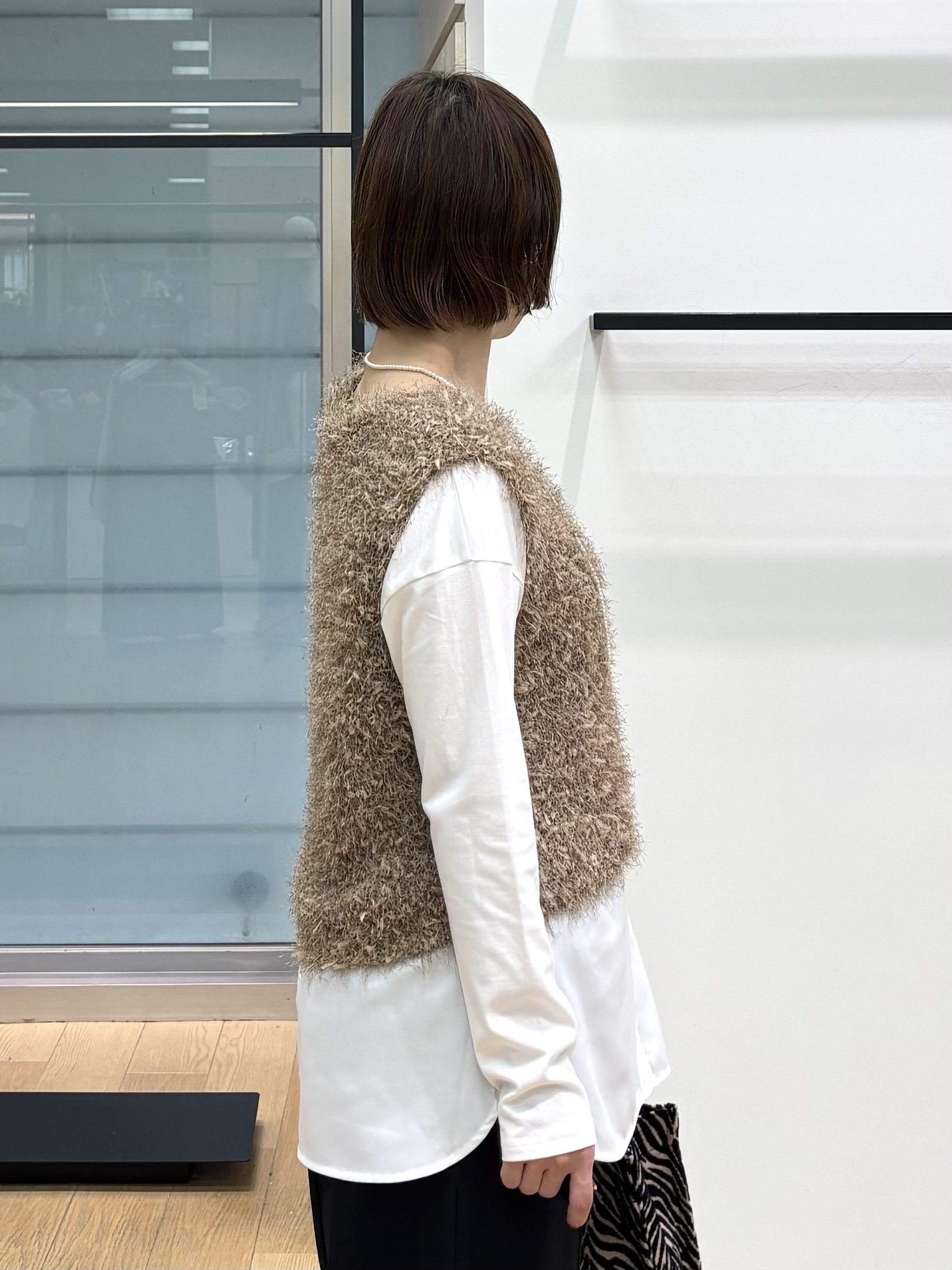 asamiさんの「INDIVI｜【洗える】ファンシーヤーンVネックニットベスト」を使ったコーディネート