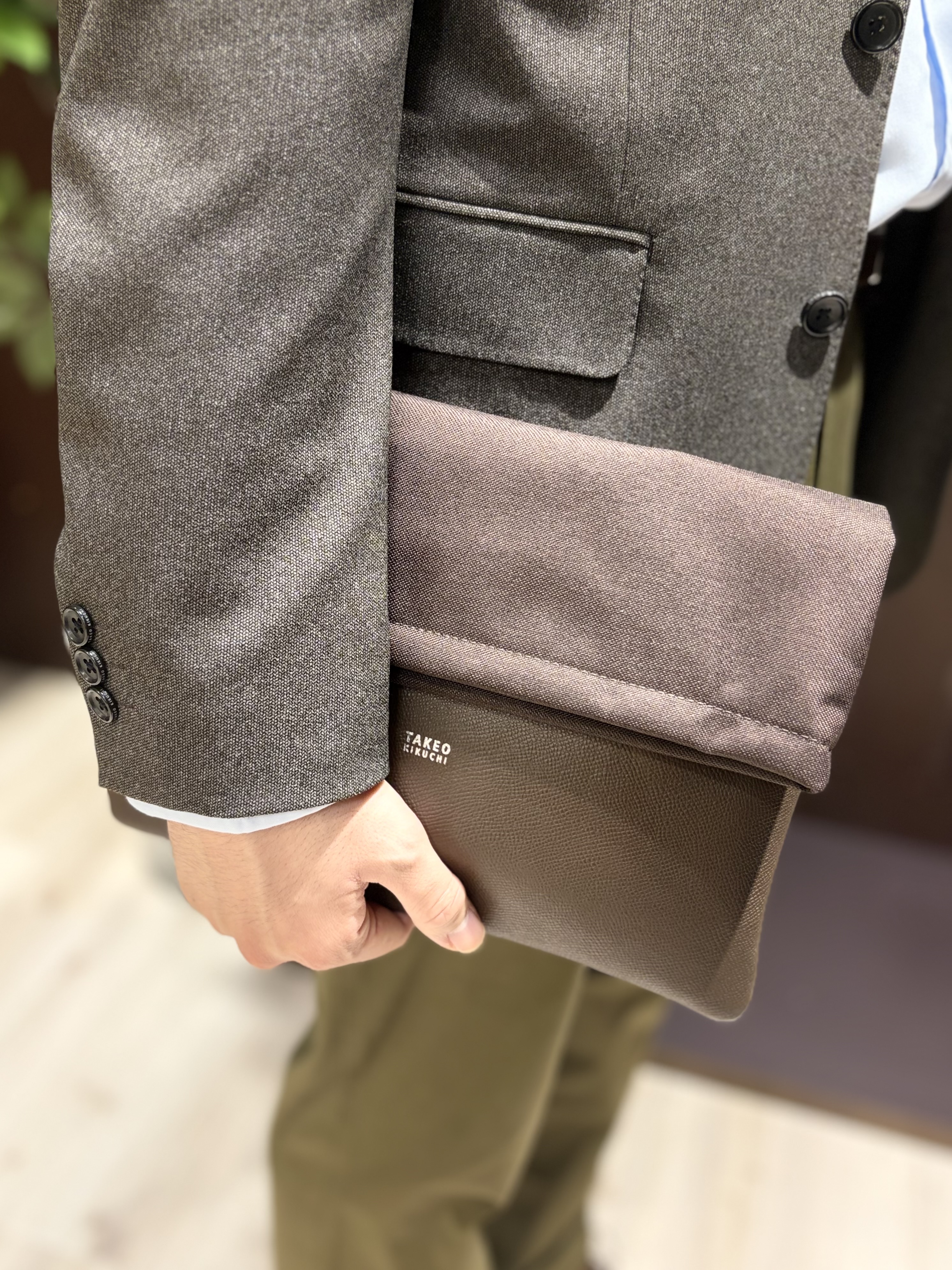 町田恵さんの「TAKEO KIKUCHI｜ストレッチ ワイド チノ」を使ったコーディネート