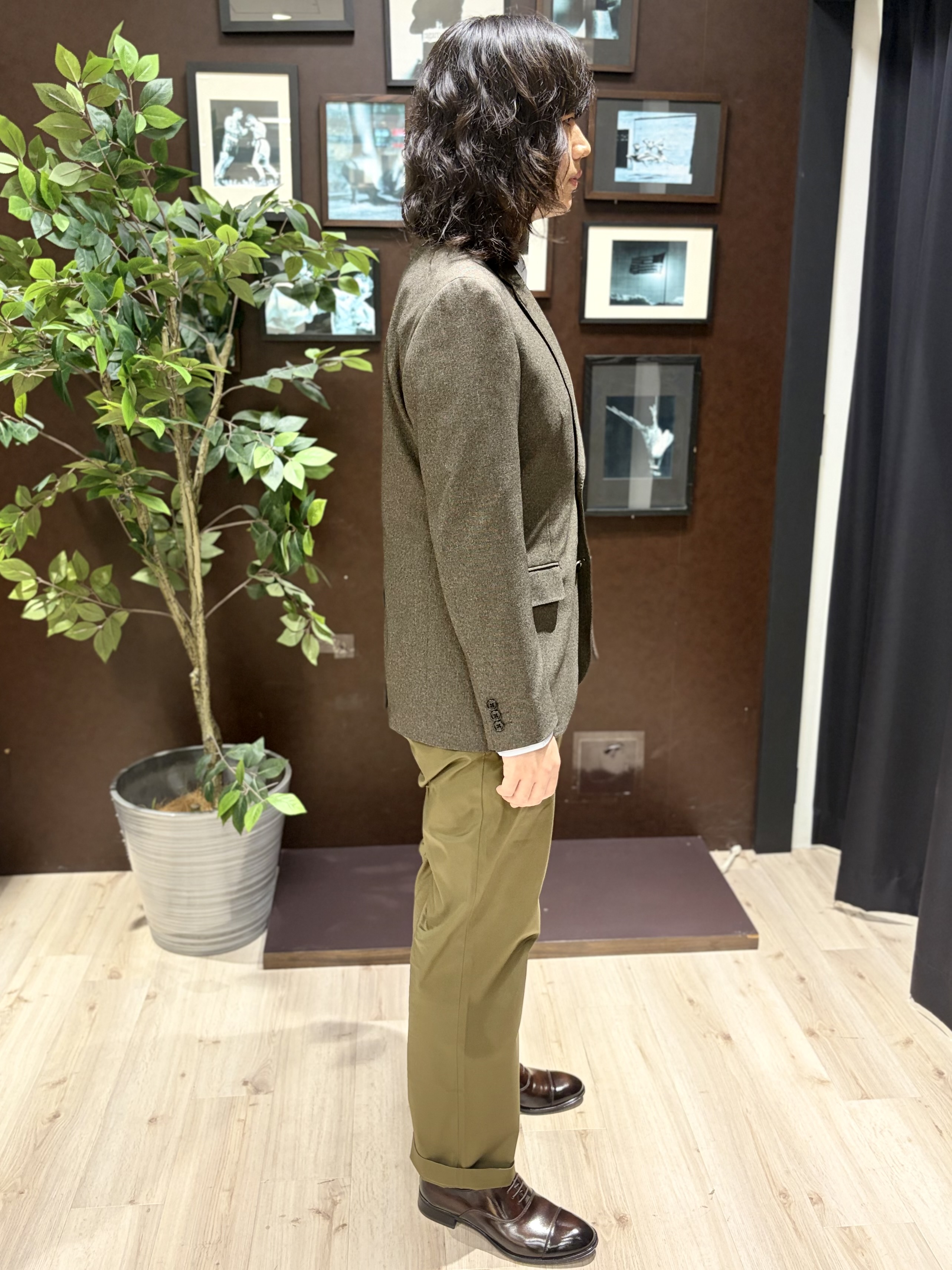 町田恵さんの「TAKEO KIKUCHI｜ストレッチ ワイド チノ」を使ったコーディネート