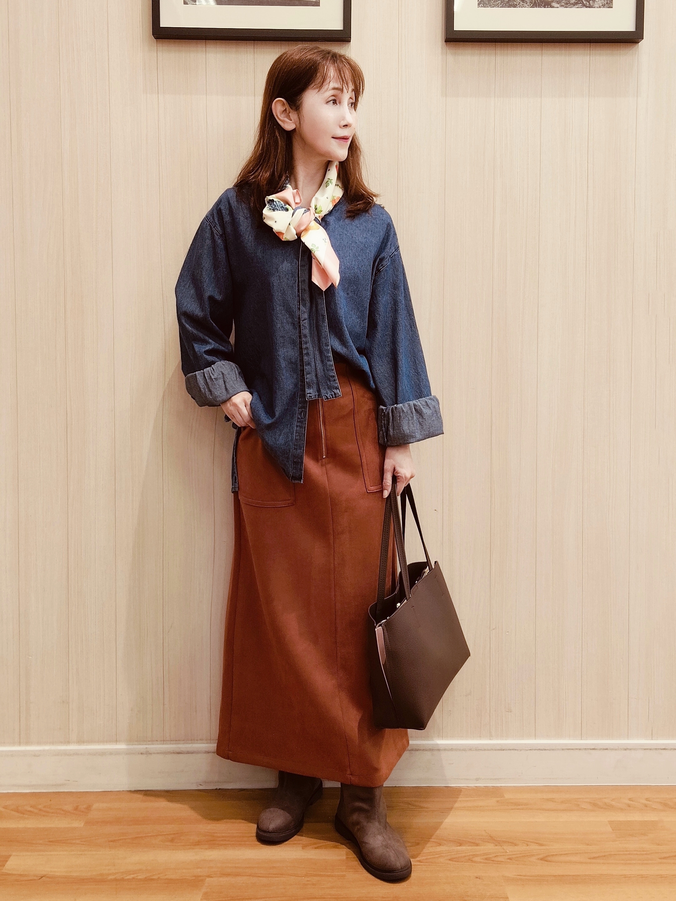 yseさんの「SHOO･LA･RUE｜【S-LL/洗濯機可】華やぐデニムボウタイリボンシャツ」を使ったコーディネート