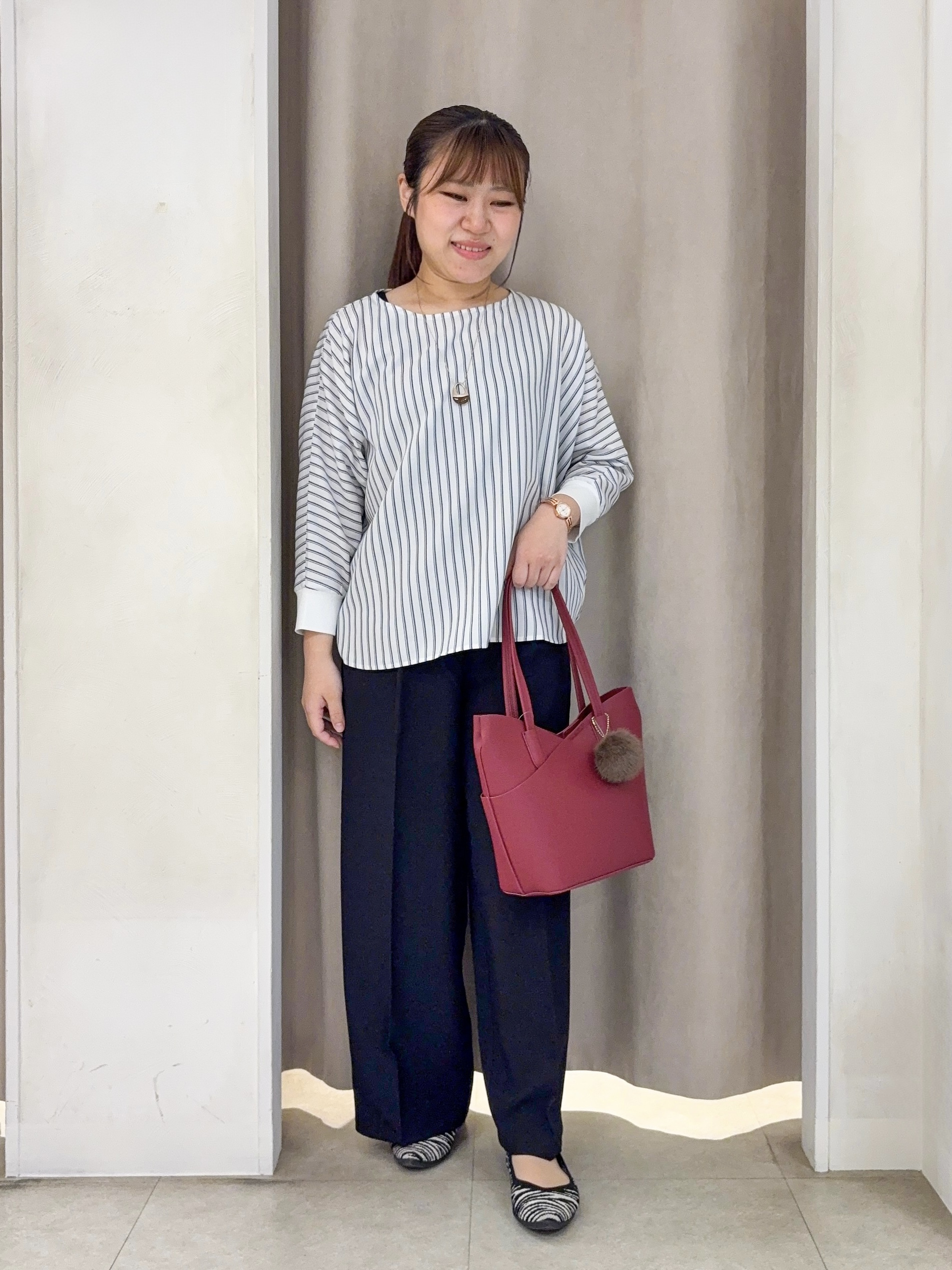 SO(R)Aさんの「SHOO･LA･RUE｜【S-LL/洗濯機可/体型カバー】サイドギャザーで後ろも魅せる 7分袖ペプラムブラウス」を使ったコーディネート