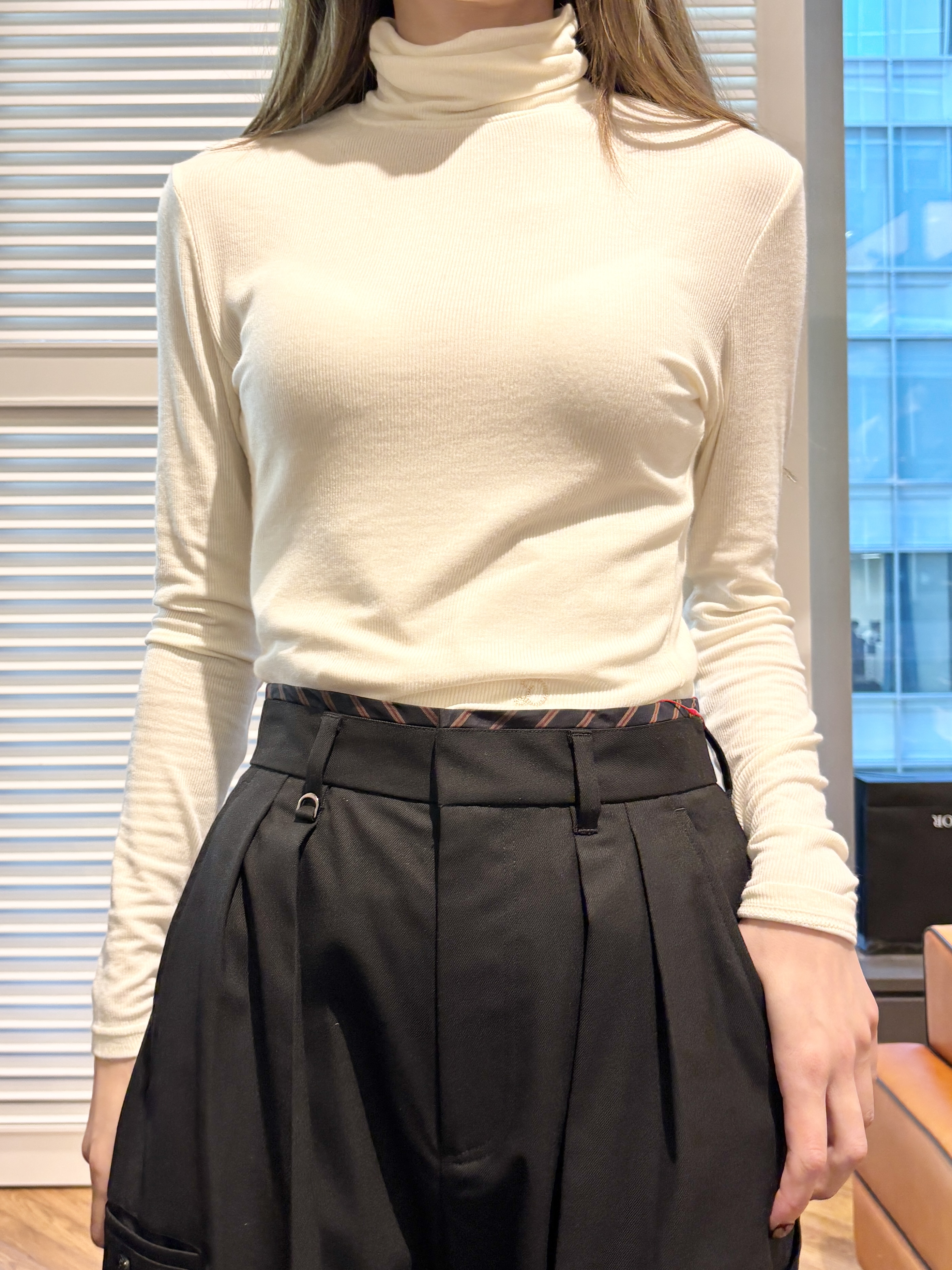 清水夏姫さんの「DRESSTERIOR｜ホカウル タートルネック」を使ったコーディネート