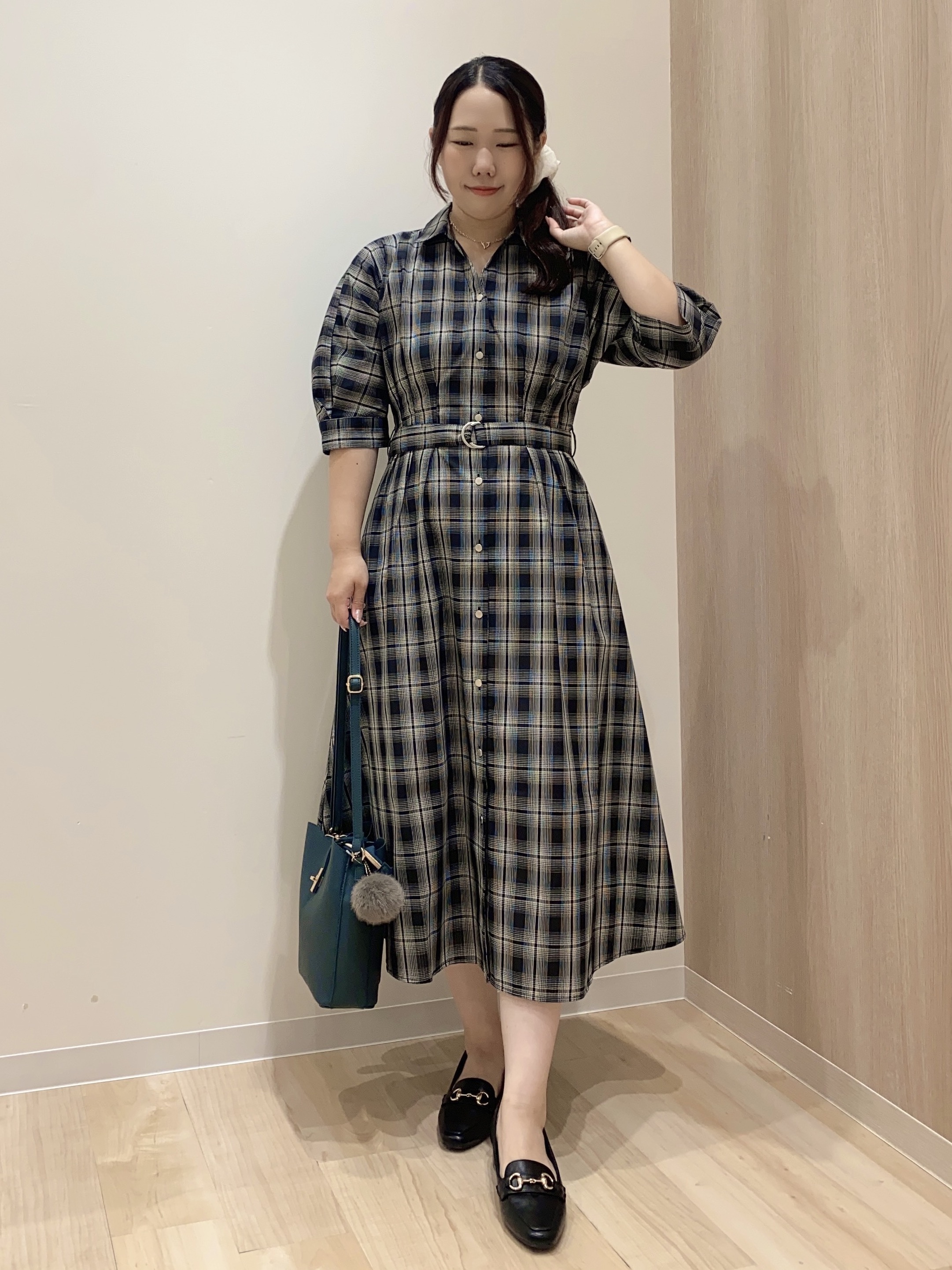 HANAさんの「grove｜チェック柄ベルト付シャツワンピース」を使ったコーディネート