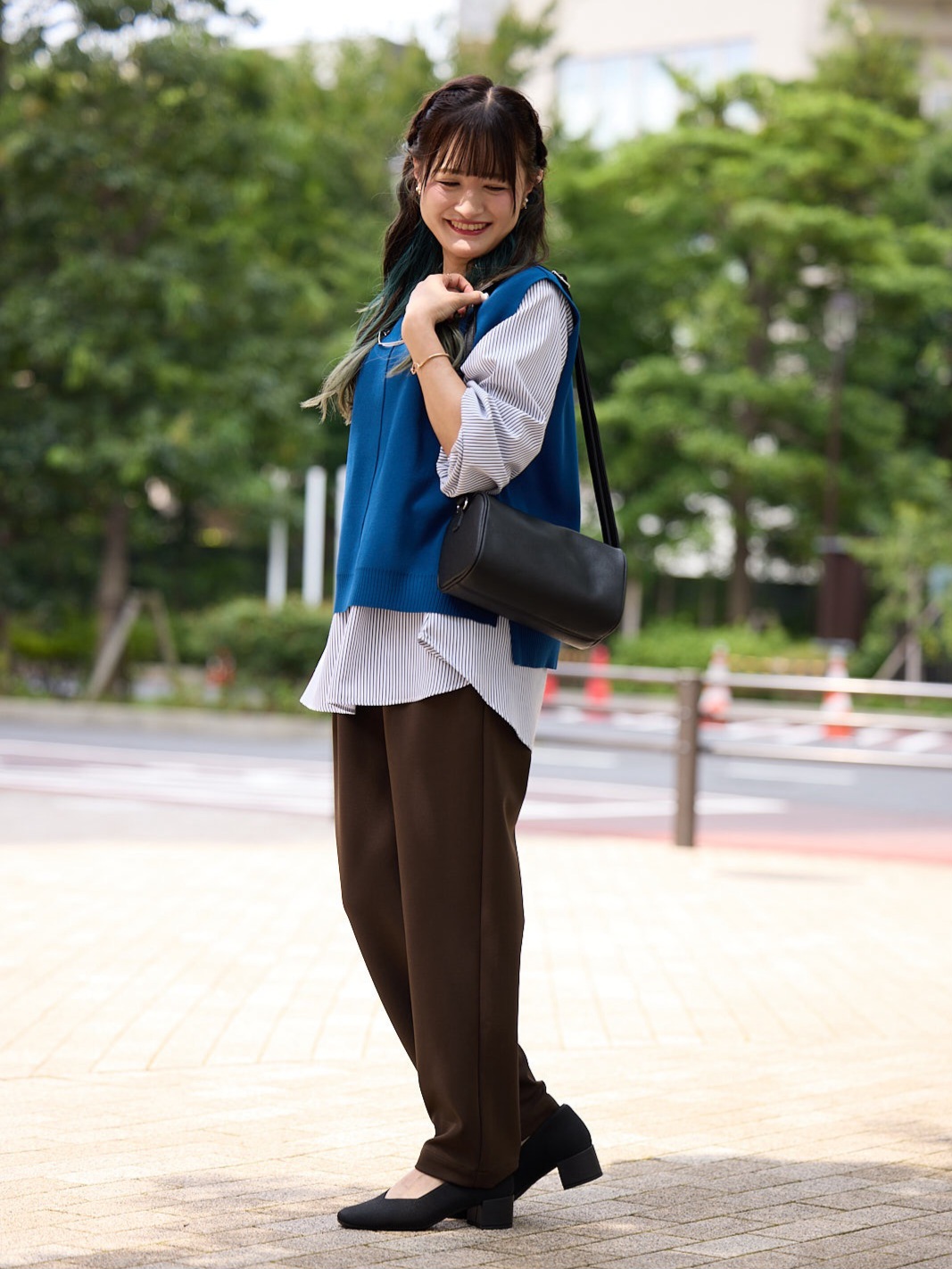 ゆゆさんの「SHOO･LA･RUE｜【2点セット/S-LL】着回し自在 スポンディッシュニットベスト＆フレアシャツ」を使ったコーディネート