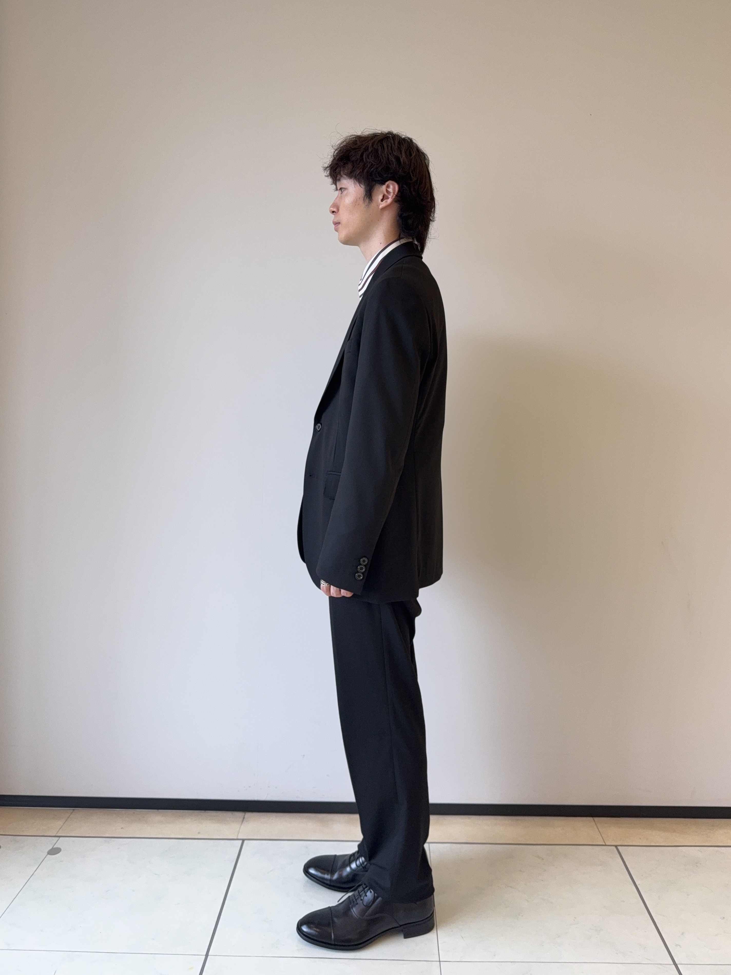 Neoさんの「TAKEO KIKUCHI｜【BOWLER HAT LABEL】CARREMANツイルジャージ スラックス」を使ったコーディネート