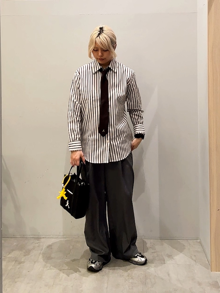ユウナさんの「TAKEO KIKUCHI｜【BOWLER HAT LABEL】日本製オルタネートストライプシャツ」を使ったコーディネート