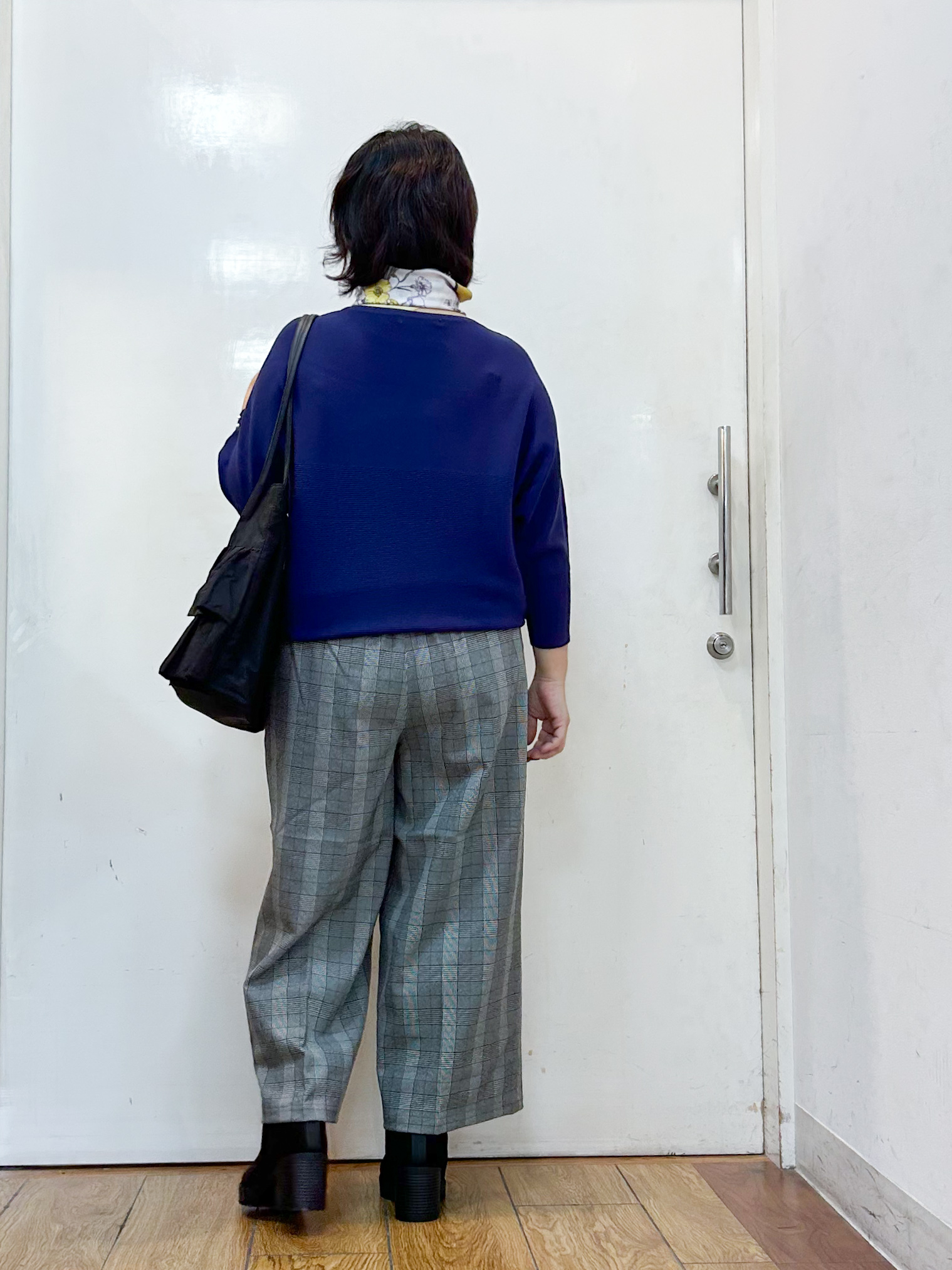 haruさんの「SHOO･LA･RUE｜【毛玉になりにくい】パール調ボタンが女性らしさをプラス ガーター切替 7分袖ドルマンニット」を使ったコーディネート