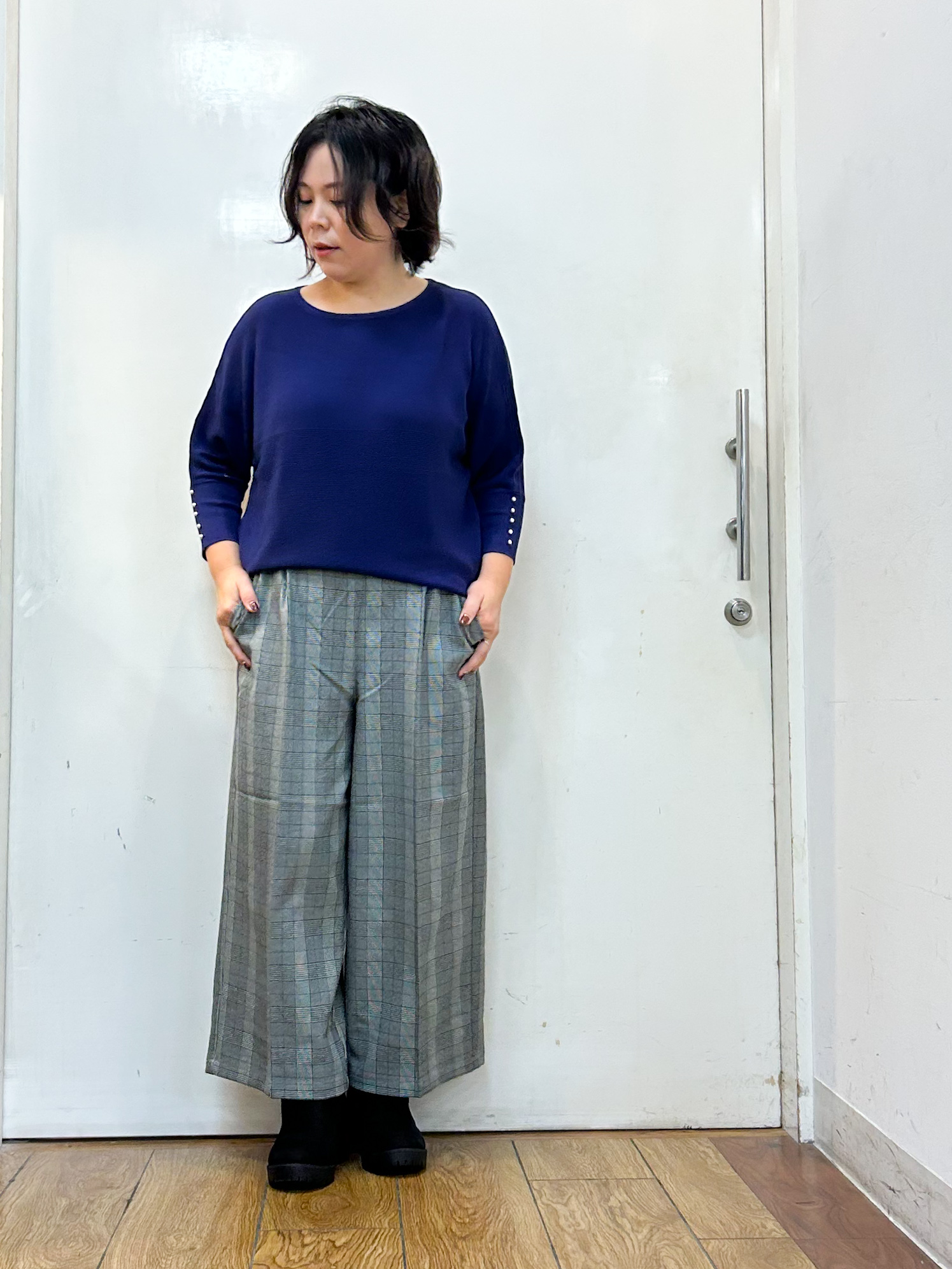 haruさんの「SHOO･LA･RUE｜【毛玉になりにくい】パール調ボタンが女性らしさをプラス ガーター切替 7分袖ドルマンニット」を使ったコーディネート