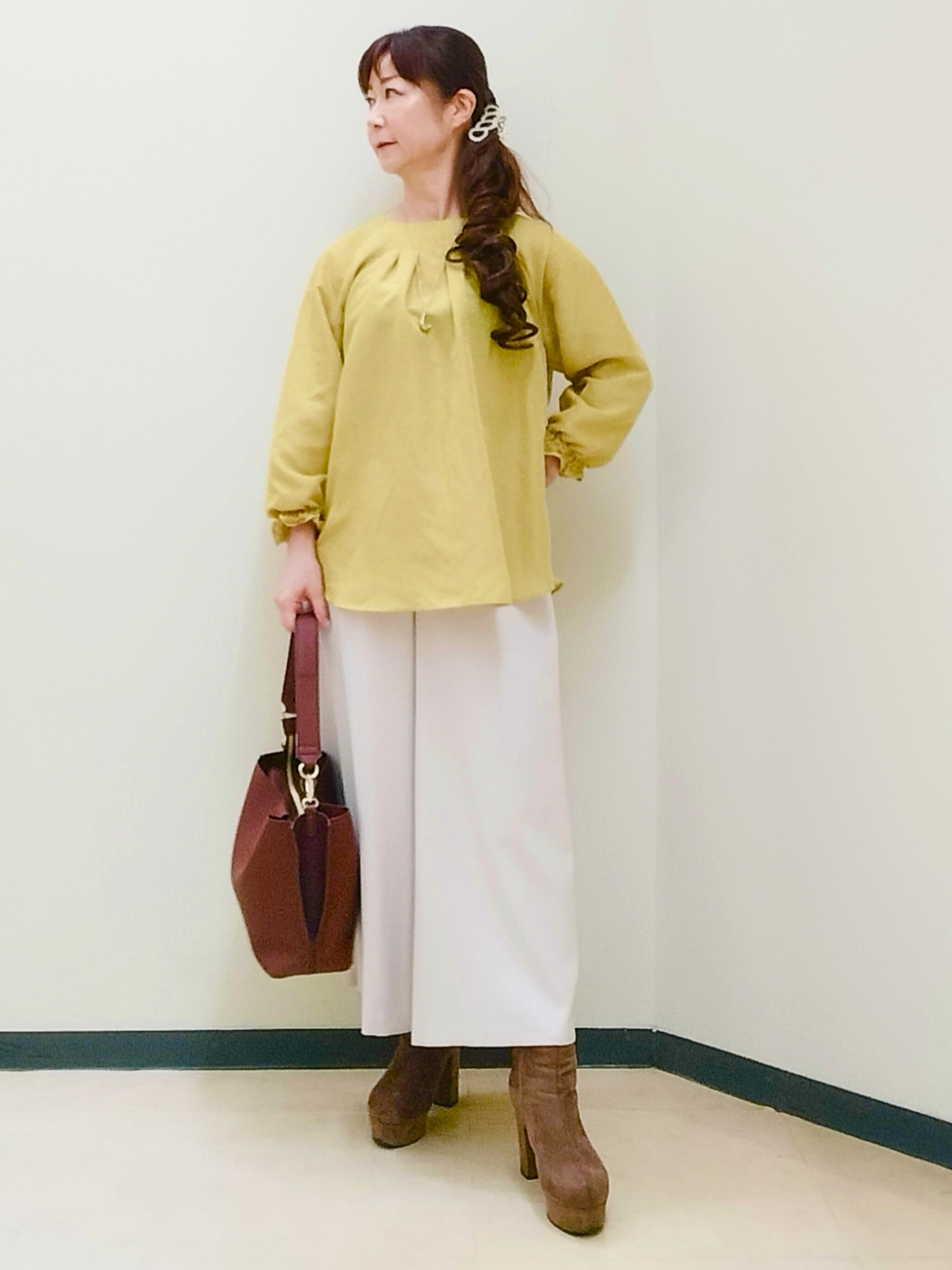 花さんの「Reflect｜タックデザイン ラグランスリーブブラウス」を使ったコーディネート