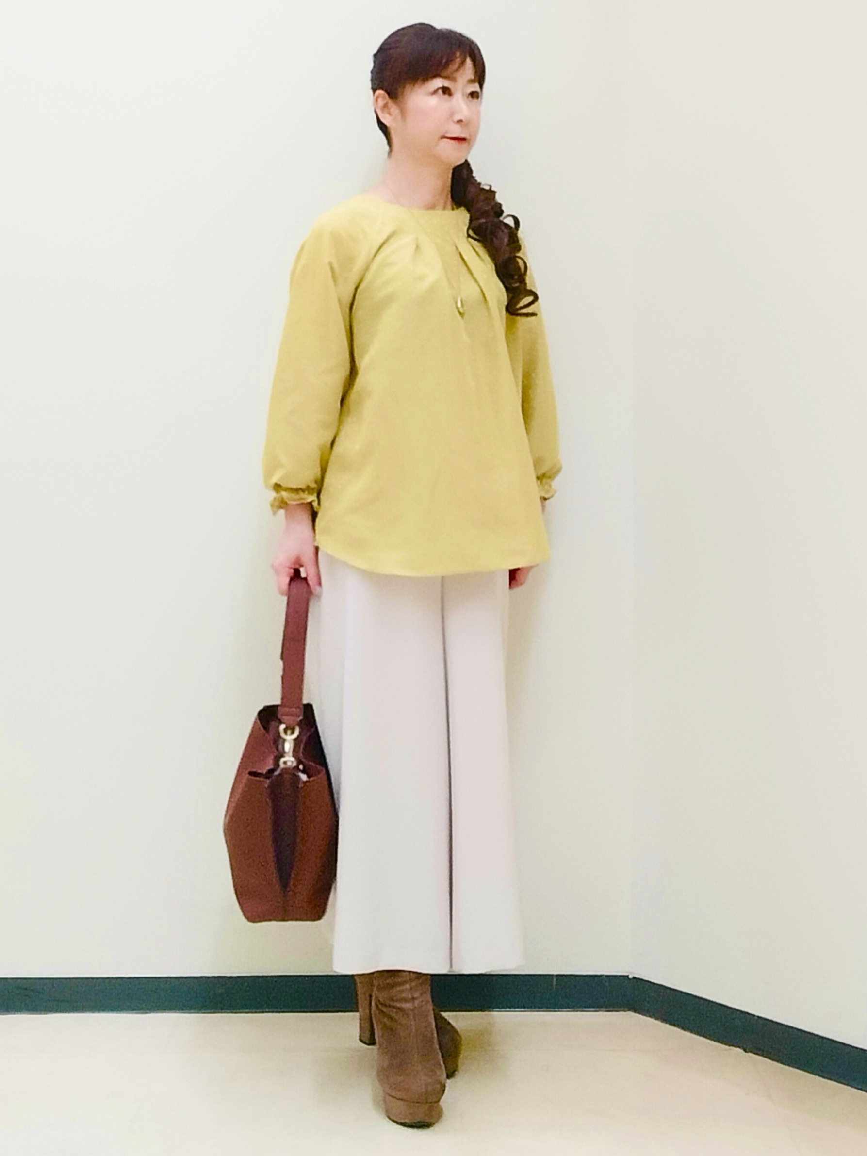 花さんの「Reflect｜タックデザイン ラグランスリーブブラウス」を使ったコーディネート