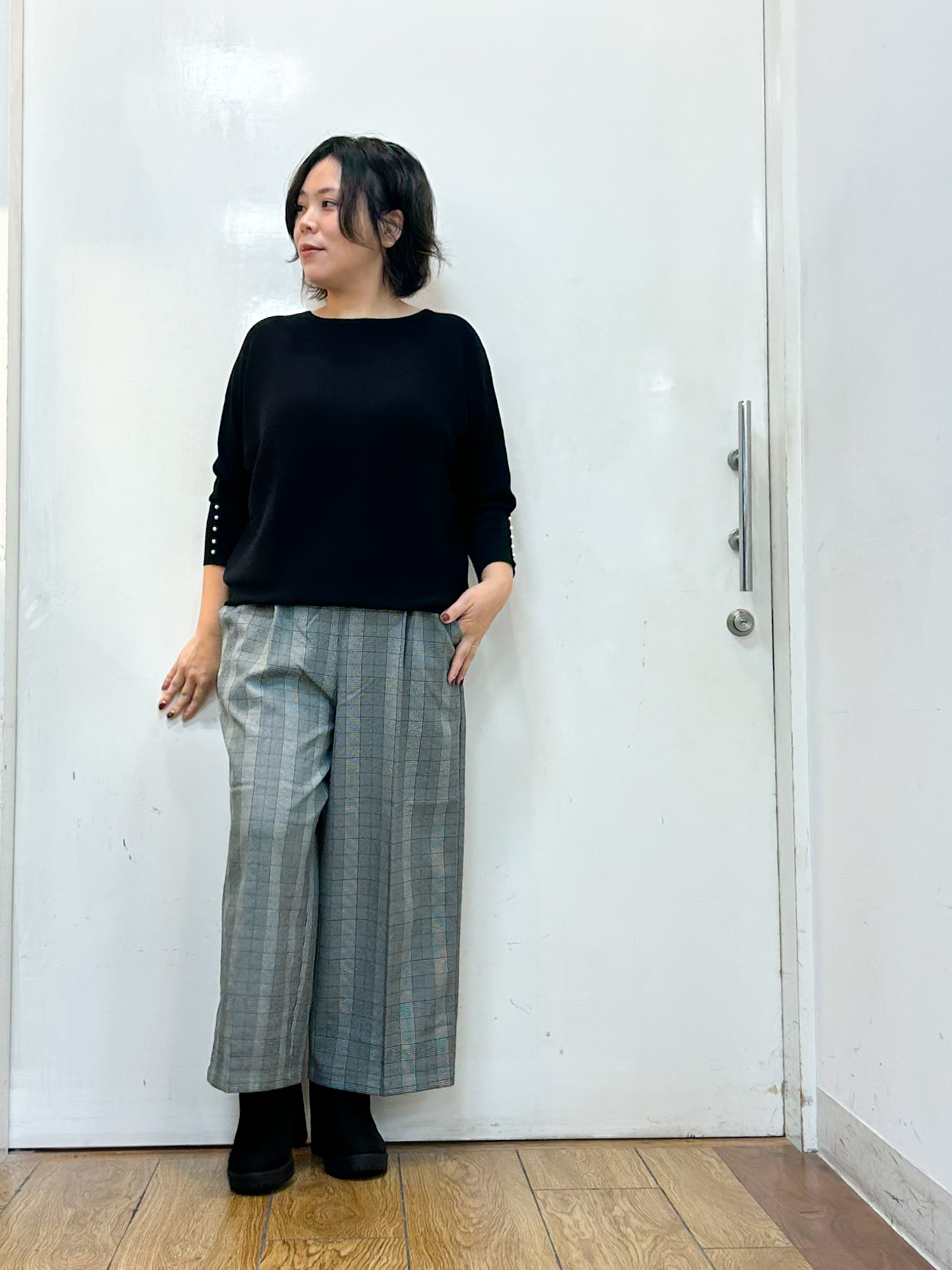 haruさんの「SHOO･LA･RUE｜【毛玉になりにくい】パール調ボタンが女性らしさをプラス ガーター切替 7分袖ドルマンニット」を使ったコーディネート