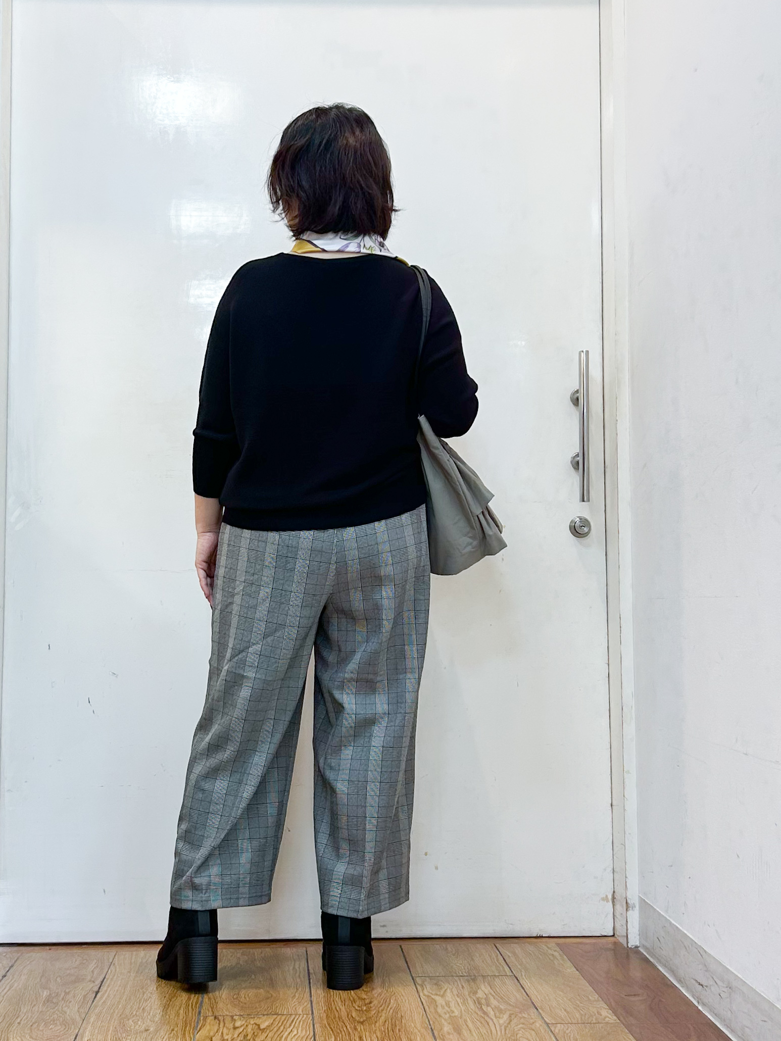 haruさんの「SHOO･LA･RUE｜【毛玉になりにくい】パール調ボタンが女性らしさをプラス ガーター切替 7分袖ドルマンニット」を使ったコーディネート