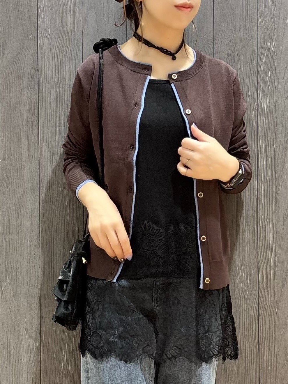 meiさんの「SHOO･LA･RUE｜【S-LL/洗濯機可】レイヤード風でこなれ見え 配色カーディガン」を使ったコーディネート