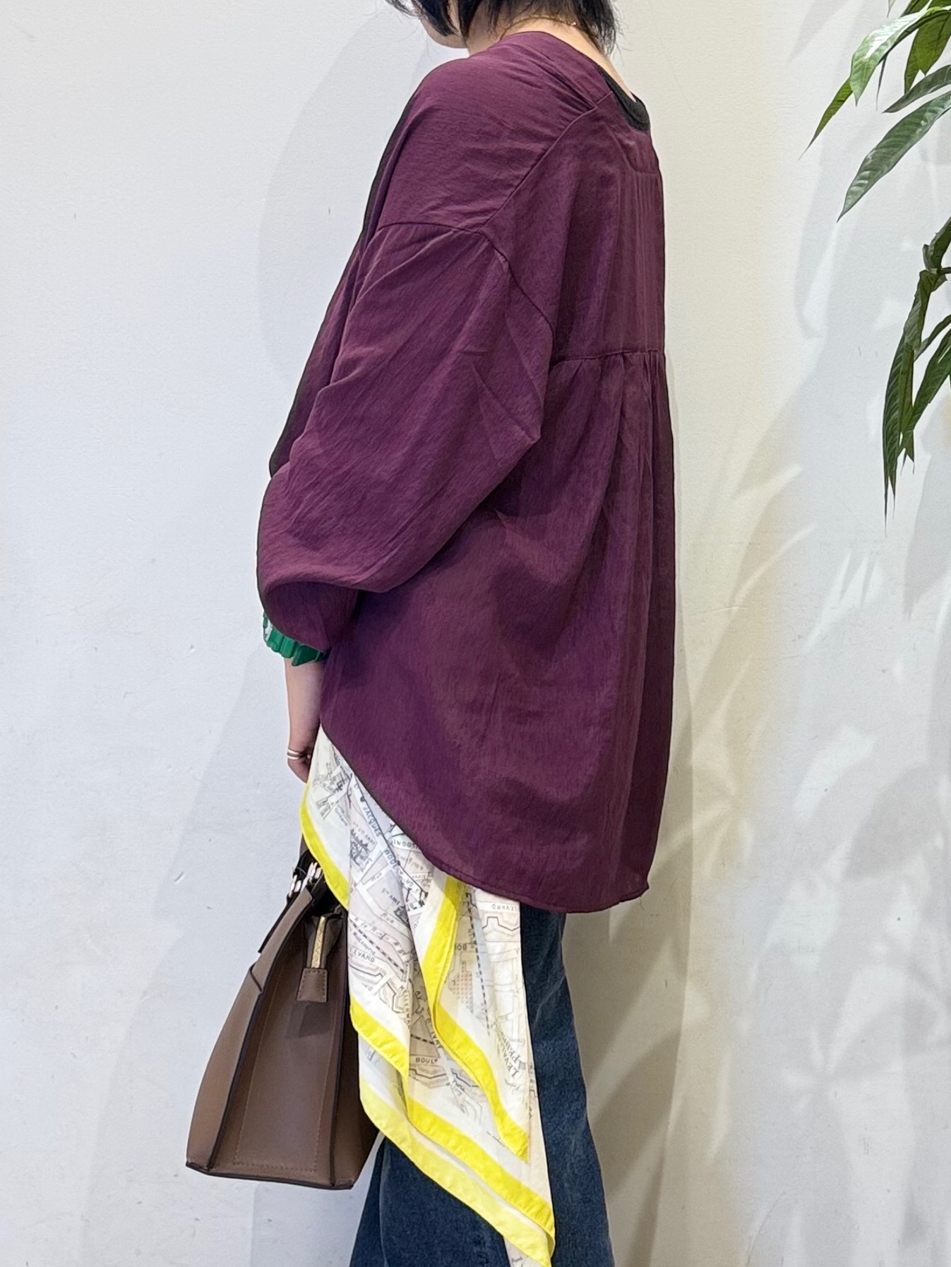 misakiさんの「SHOO･LA･RUE｜【S-LL/洗濯機可】着痩せシルエット シャーリングシャツカーディガン」を使ったコーディネート