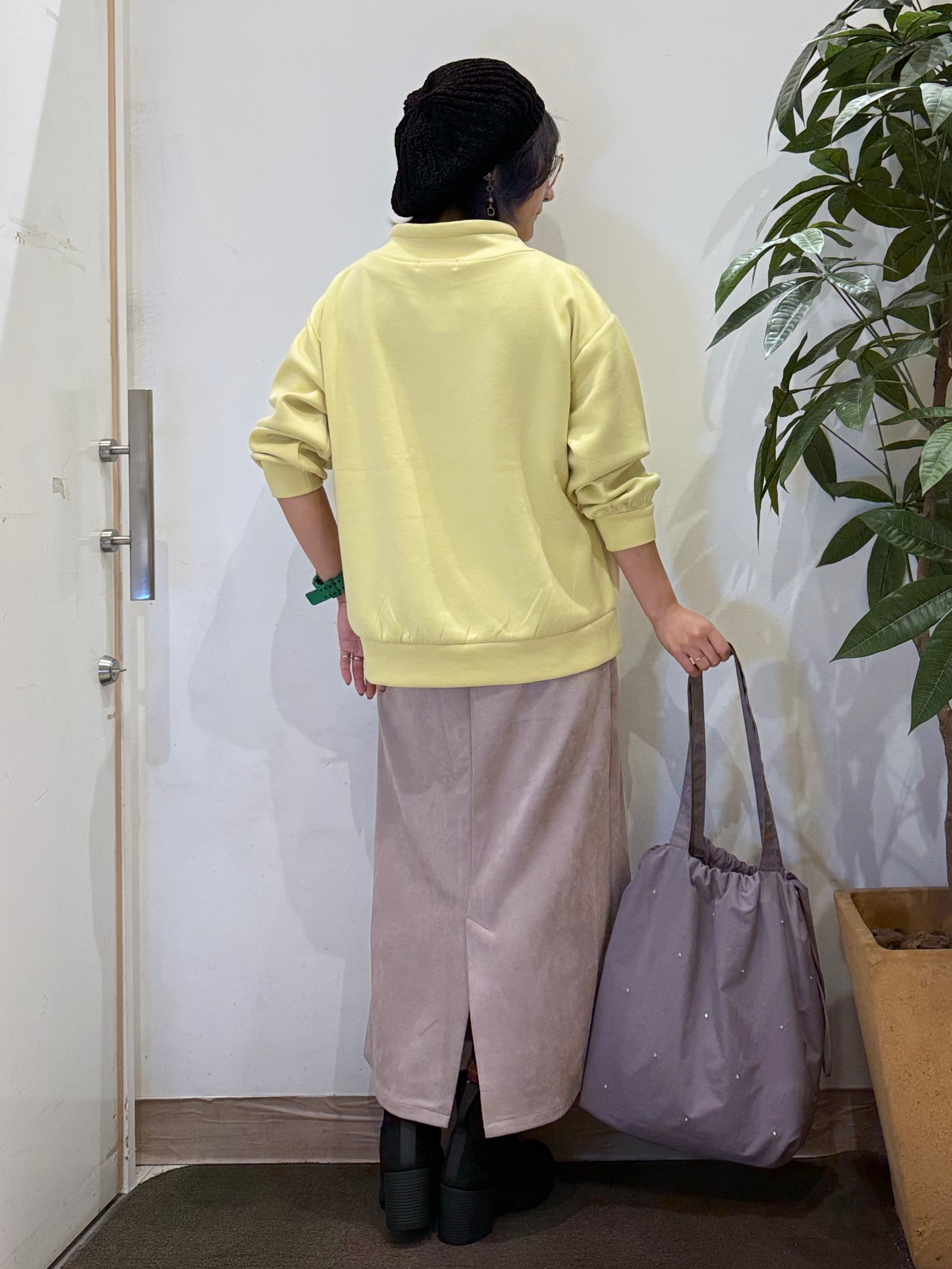 misakiさんの「SHOO･LA･RUE｜【S-LL/体型カバー】もちさらなめらかタッチ 抜き襟風トップス」を使ったコーディネート