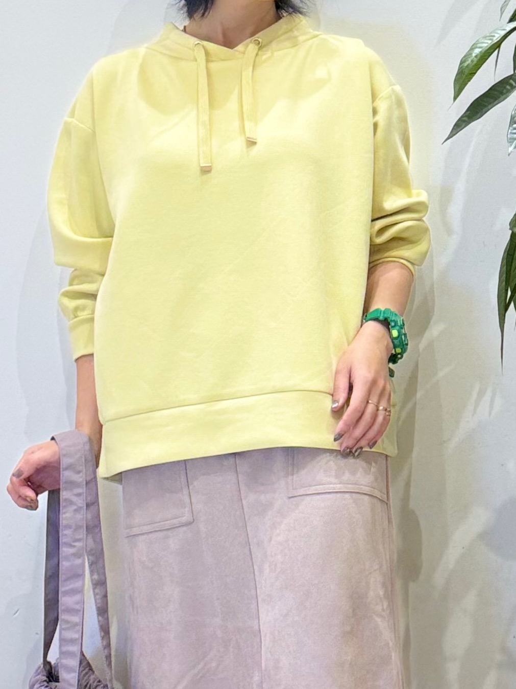 misakiさんの「SHOO･LA･RUE｜【S-LL/体型カバー】もちさらなめらかタッチ 抜き襟風トップス」を使ったコーディネート