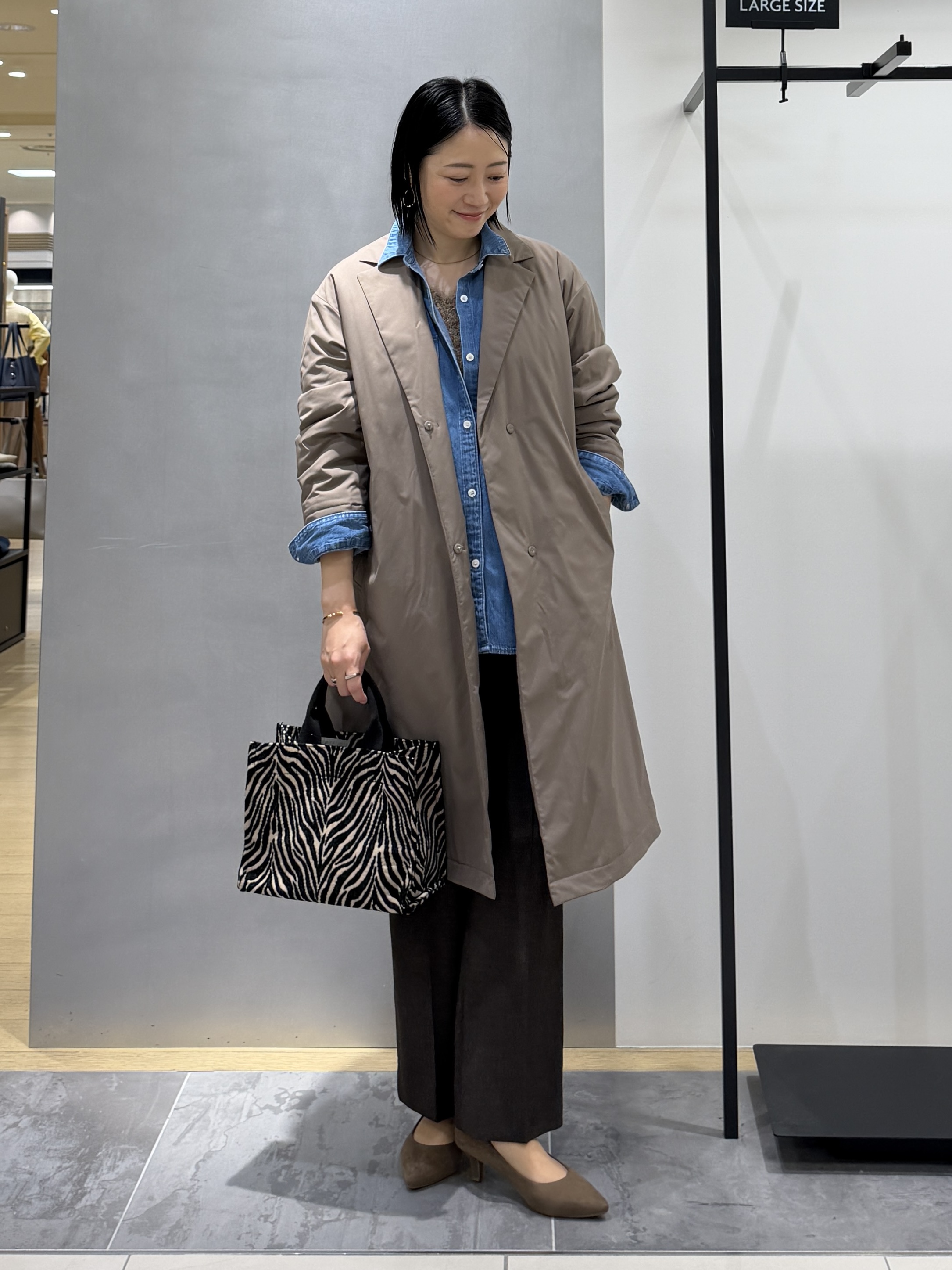 shihoさんの「INDIVI｜【洗える／体型カバー】ライトデニム ワークシャツ」を使ったコーディネート