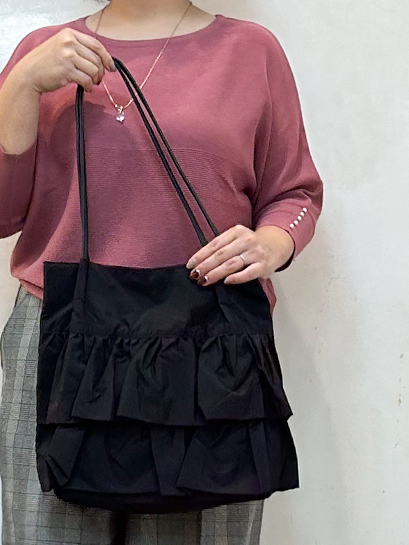 haruさんの「SHOO･LA･RUE｜【毛玉になりにくい】パール調ボタンが女性らしさをプラス ガーター切替 7分袖ドルマンニット」を使ったコーディネート