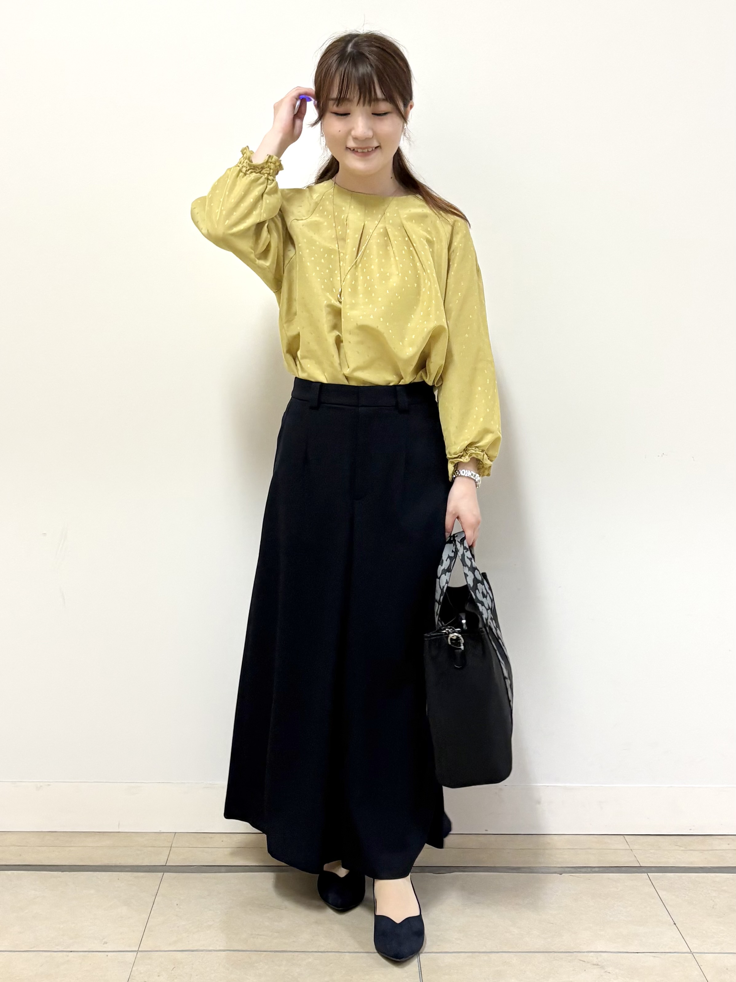 mikiさんの「Reflect｜タックデザイン ラグランスリーブブラウス」を使ったコーディネート