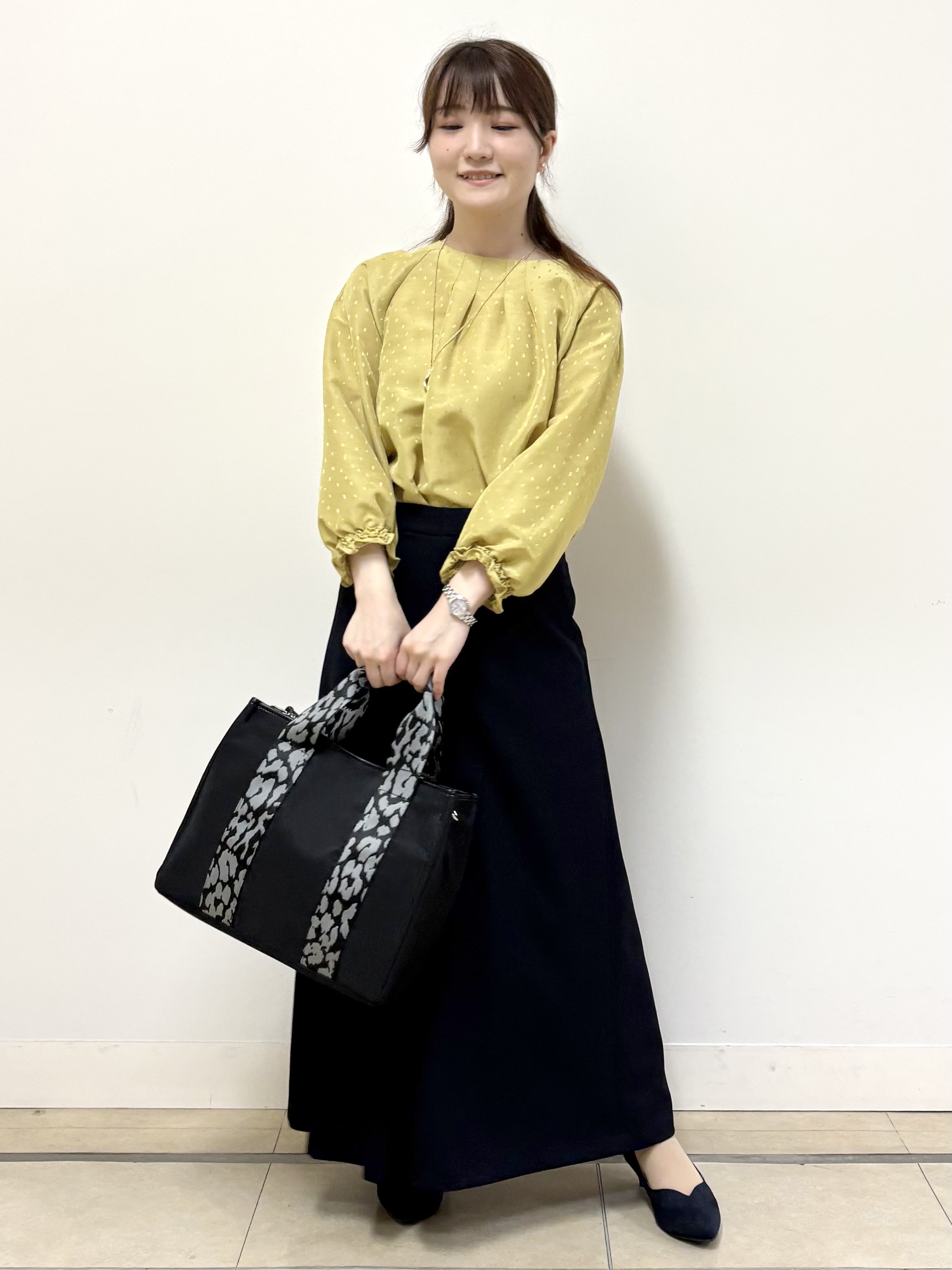 mikiさんの「Reflect｜タックデザイン ラグランスリーブブラウス」を使ったコーディネート